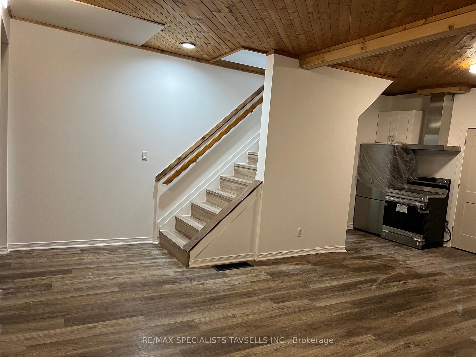 Photo 4 of Unit Unit 1, 319 Broadway, Orangeville — HOMEH