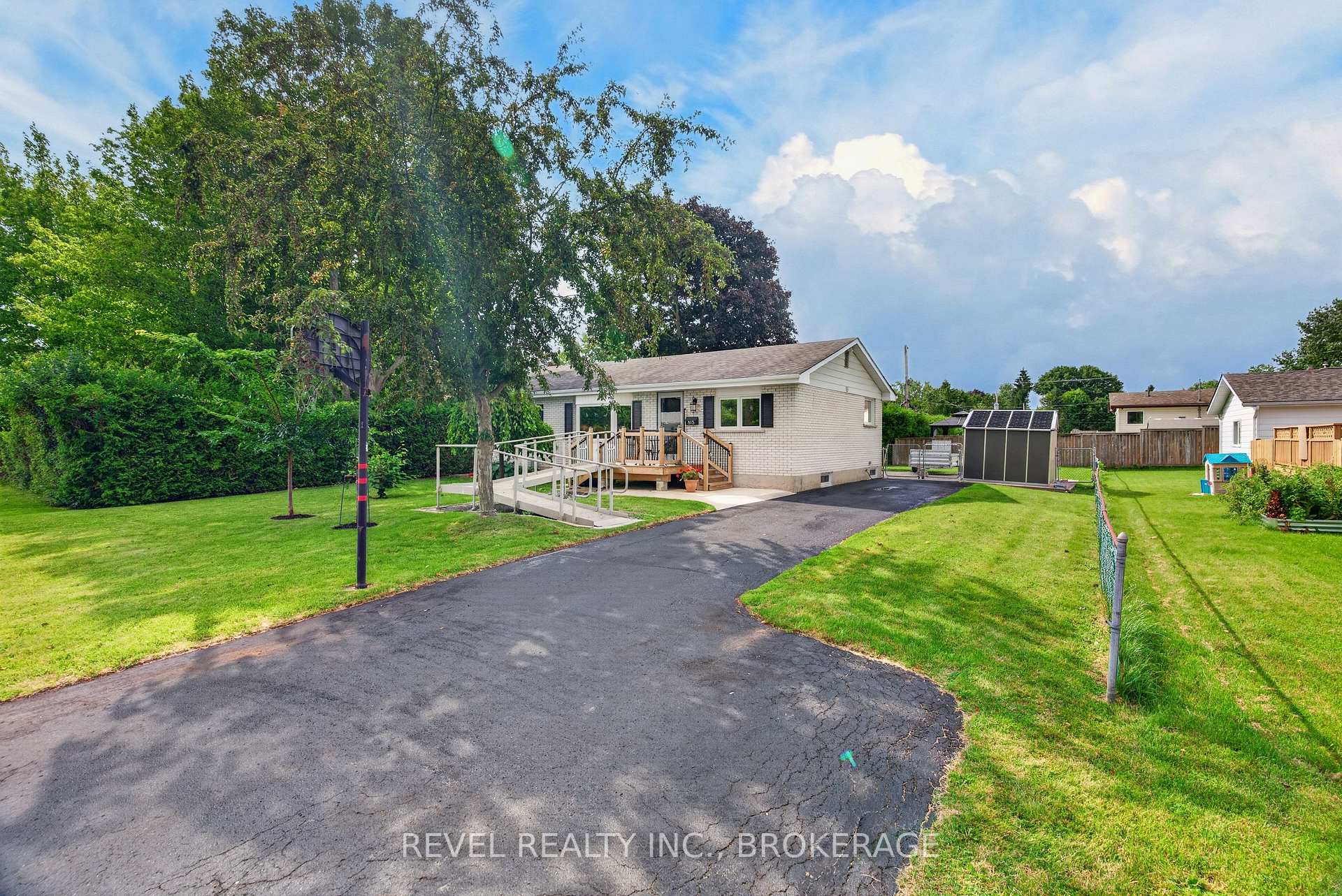 Photo 6 of 813 Camberley Crescent, Kingston, City SouthWest — HOMEH