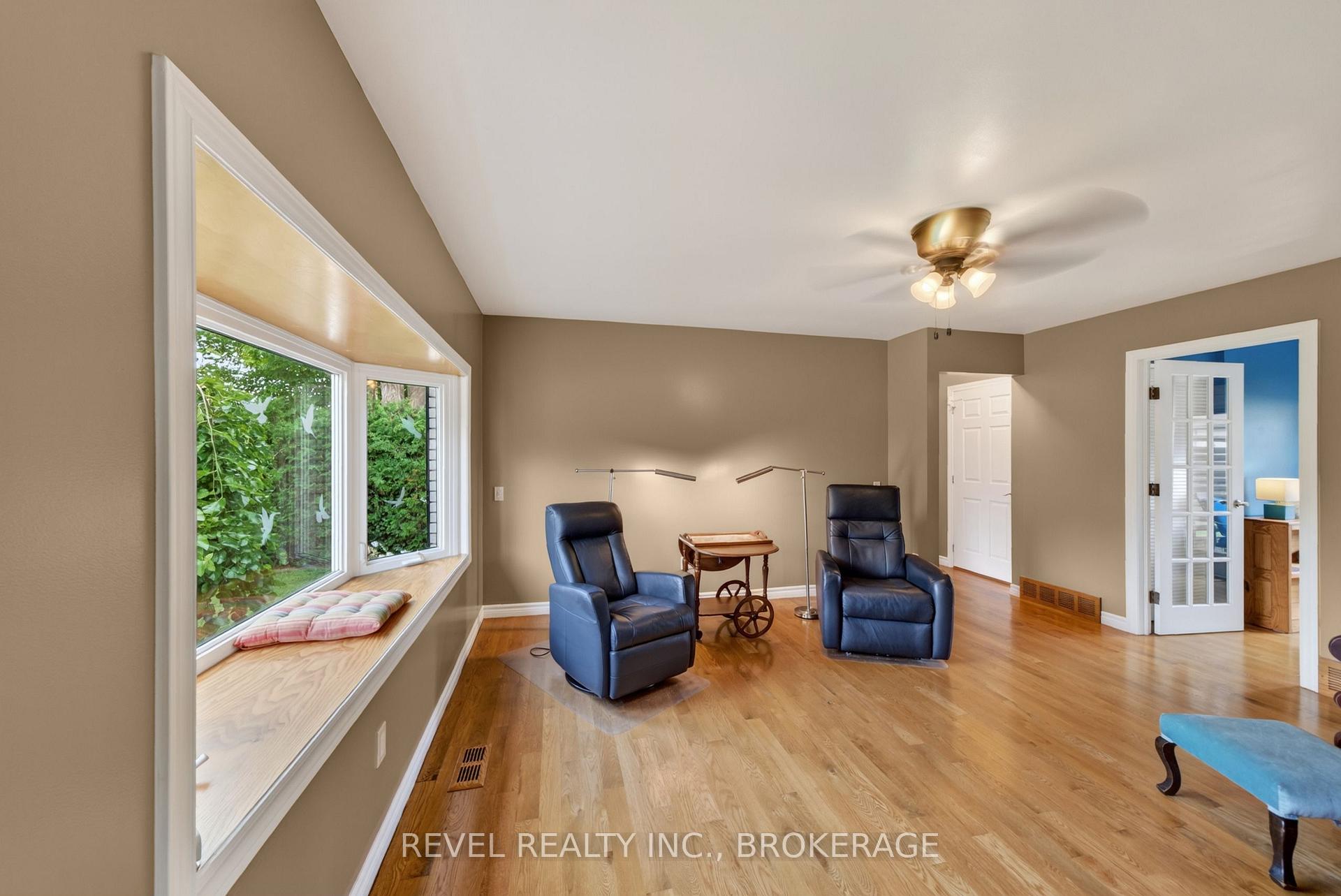 Photo 8 of 813 Camberley Crescent, Kingston, City SouthWest — HOMEH