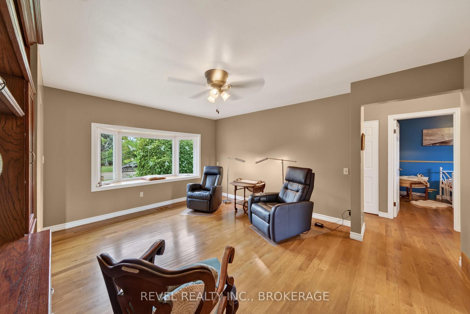 Photo 10 of 813 Camberley Crescent, Kingston, City SouthWest — HOMEH