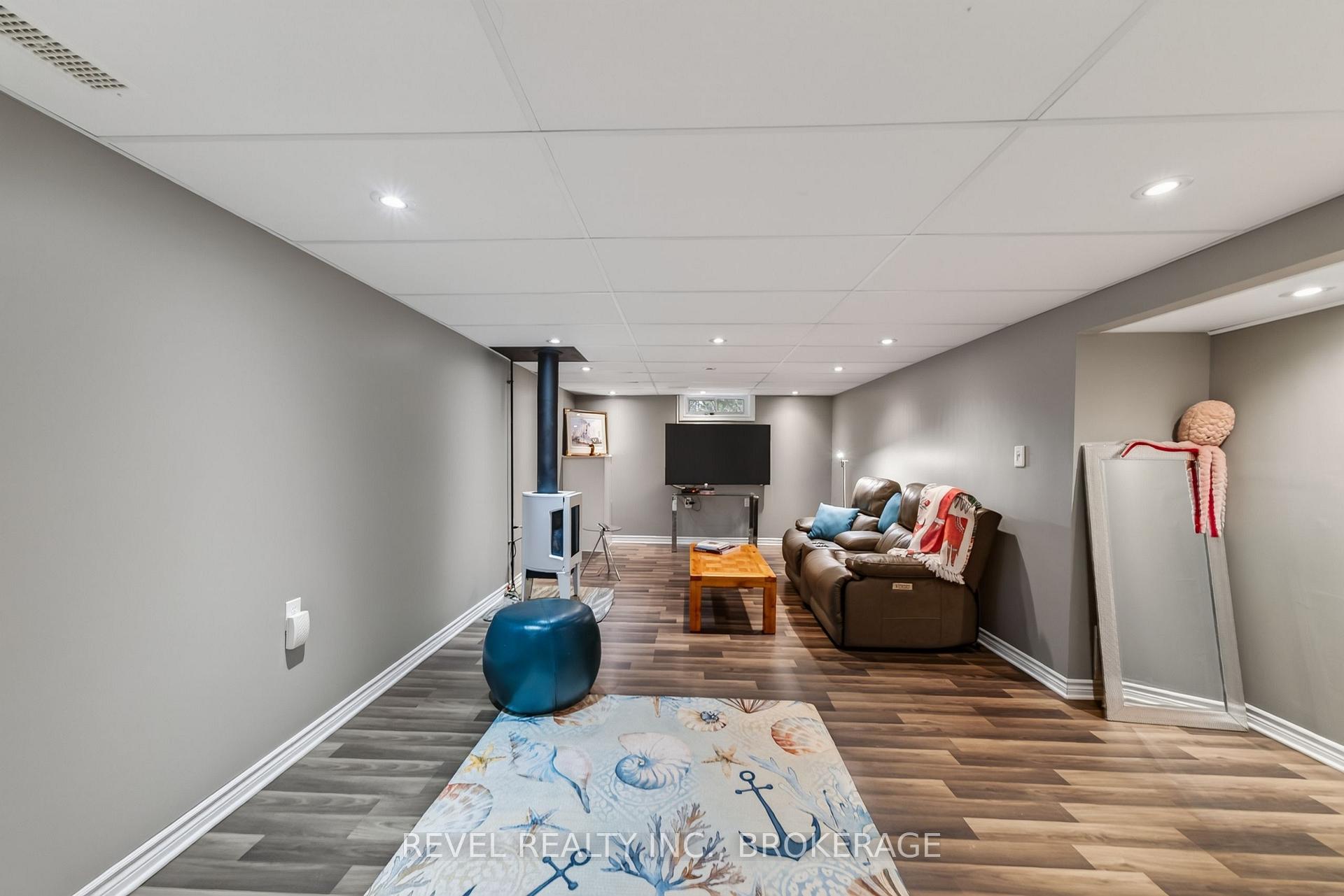 Photo 30 of 813 Camberley Crescent, Kingston, City SouthWest — HOMEH