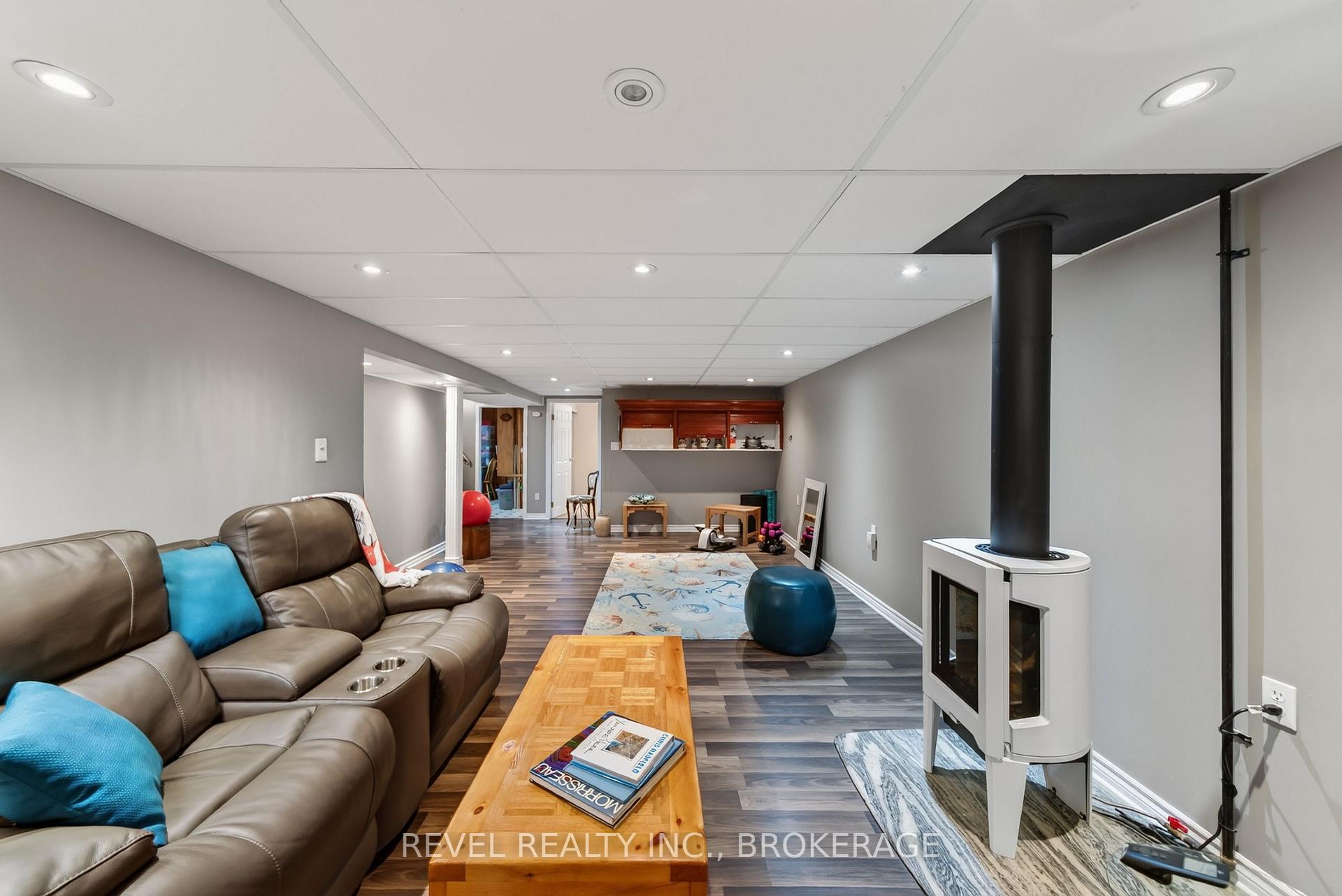 Photo 32 of 813 Camberley Crescent, Kingston, City SouthWest — HOMEH