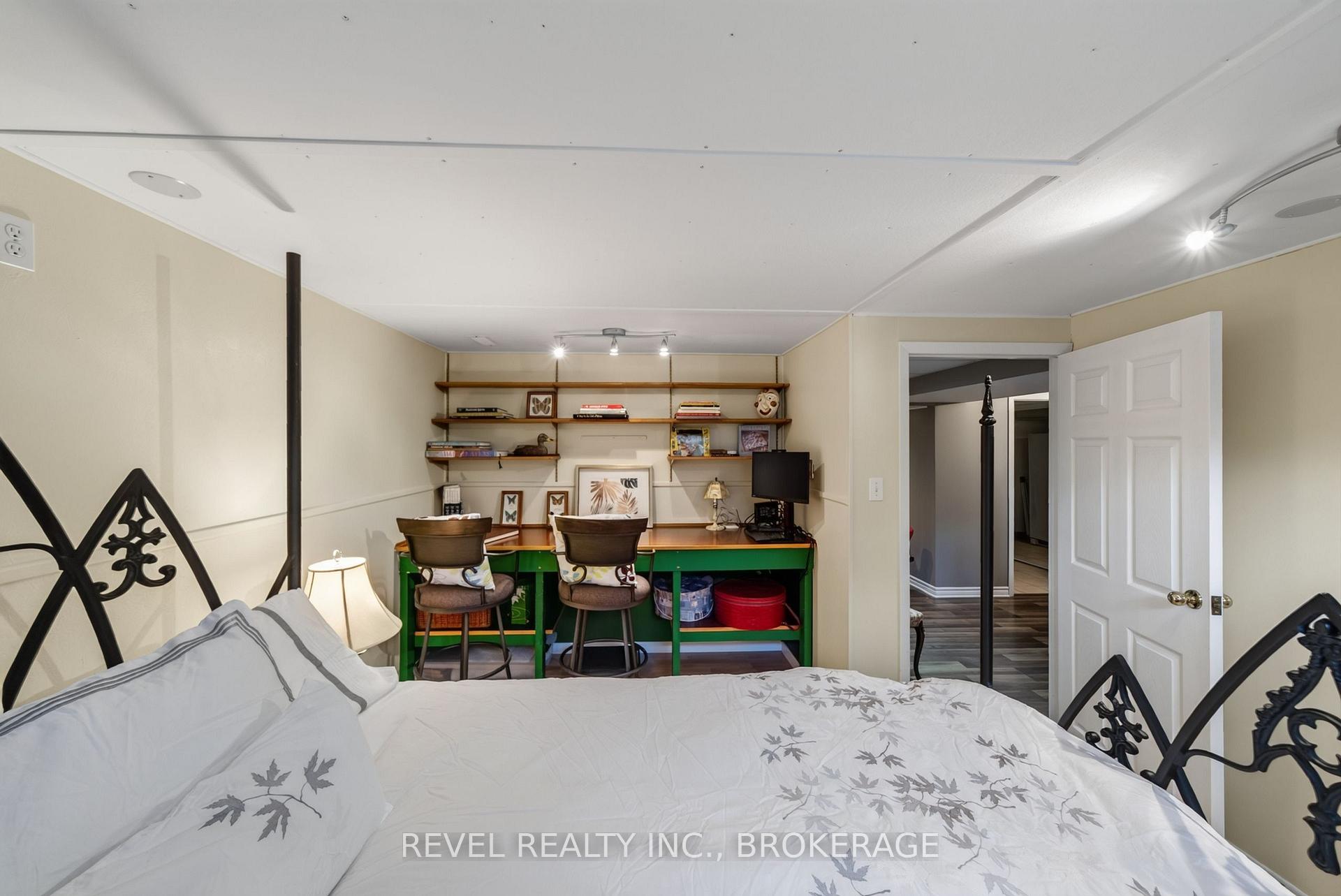 Photo 34 of 813 Camberley Crescent, Kingston, City SouthWest — HOMEH