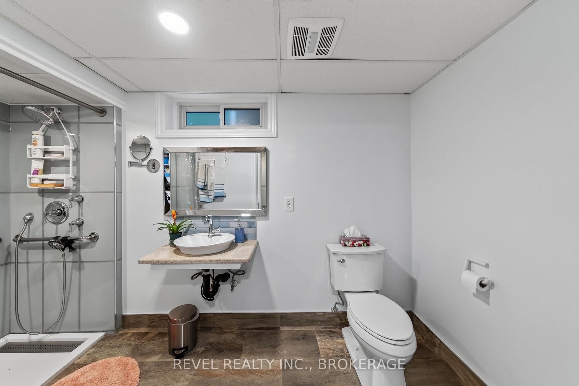 Photo 38 of 813 Camberley Crescent, Kingston, City SouthWest — HOMEH