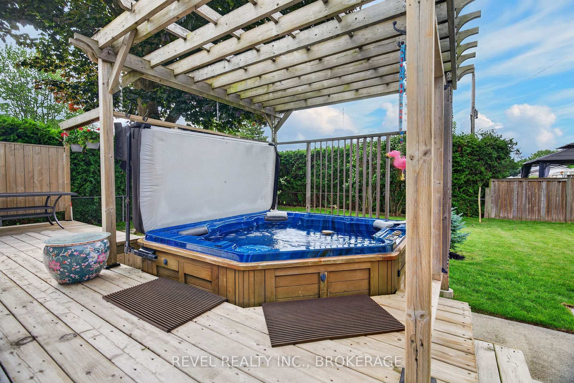 Photo 42 of 813 Camberley Crescent, Kingston, City SouthWest — HOMEH