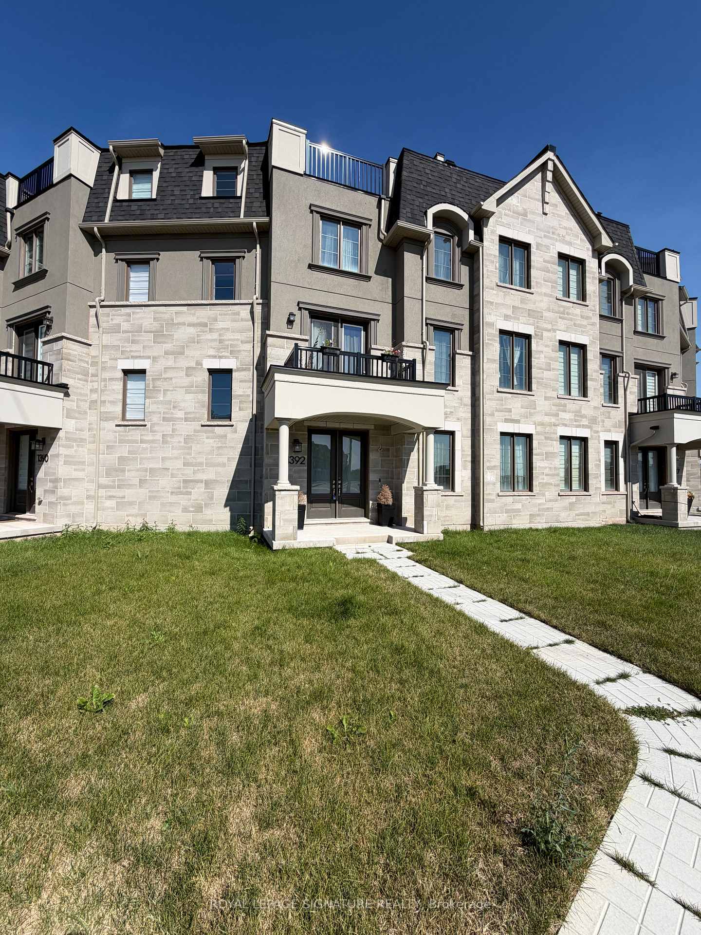 Front of 1392 William Halton Parkway