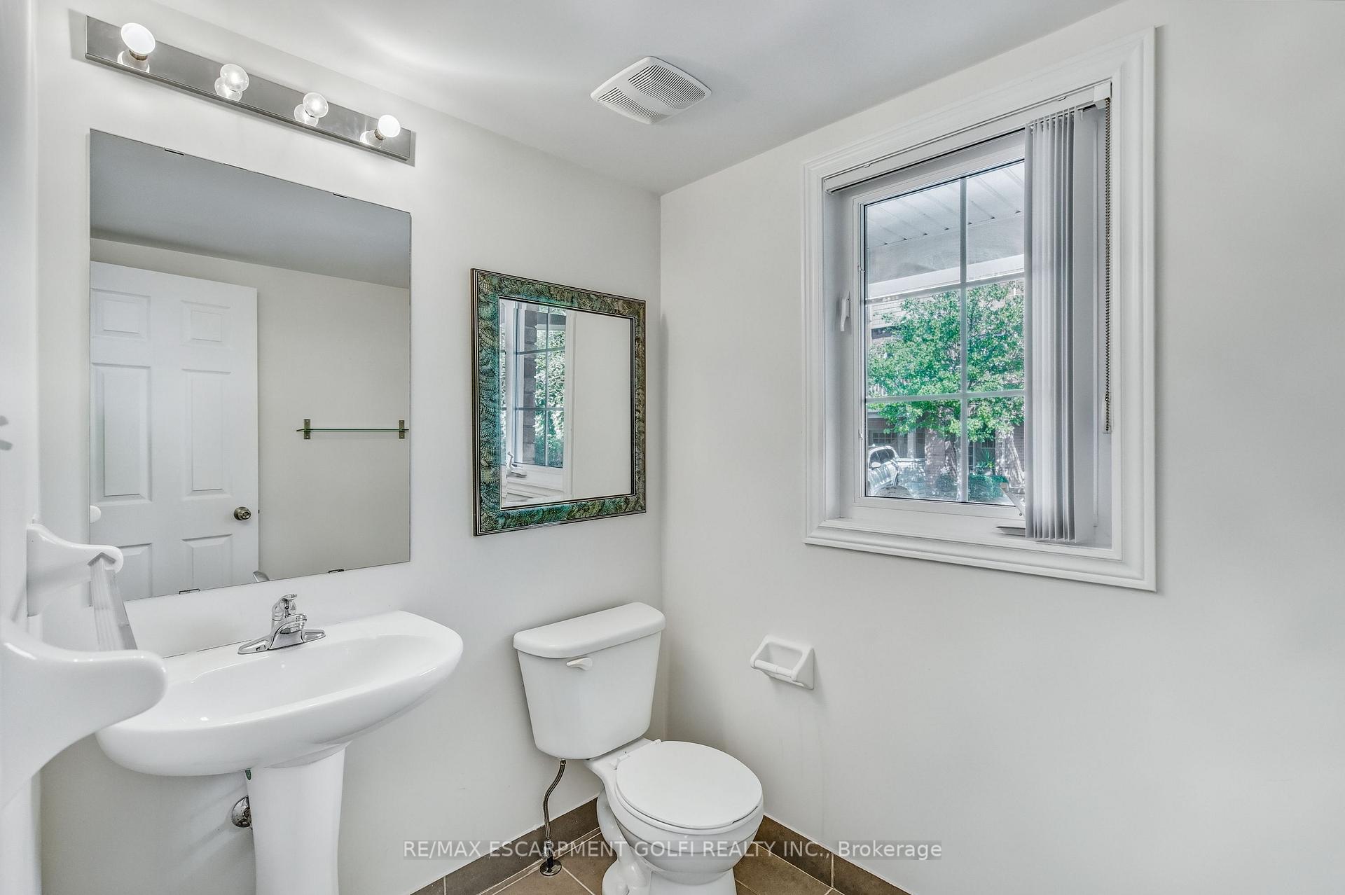 Photo 3 of Unit 43, 233 Duskywing Way, Oakville, Bronte — HOMEH
