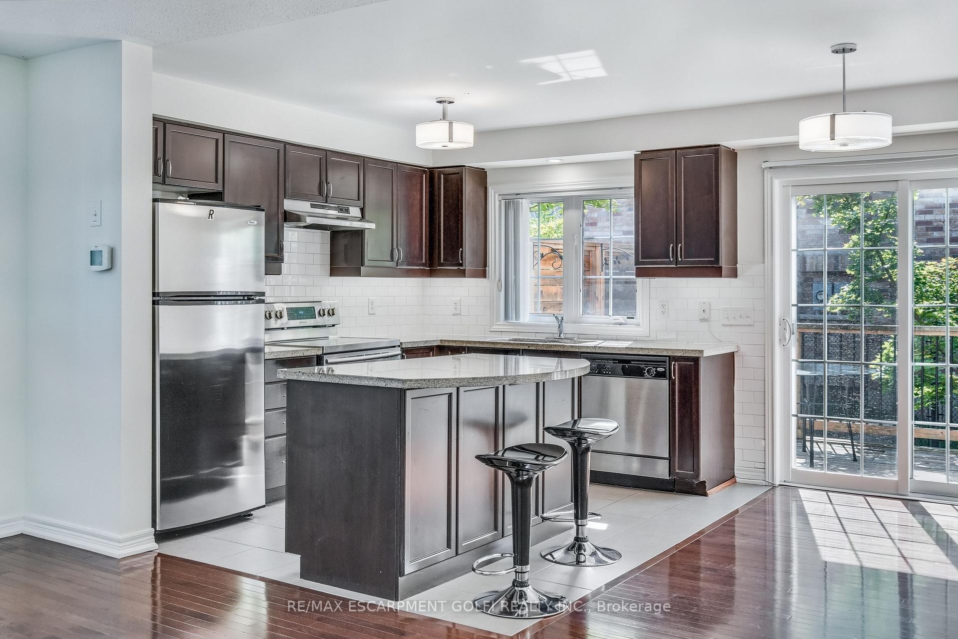 Photo 6 of Unit 43, 233 Duskywing Way, Oakville, Bronte — HOMEH