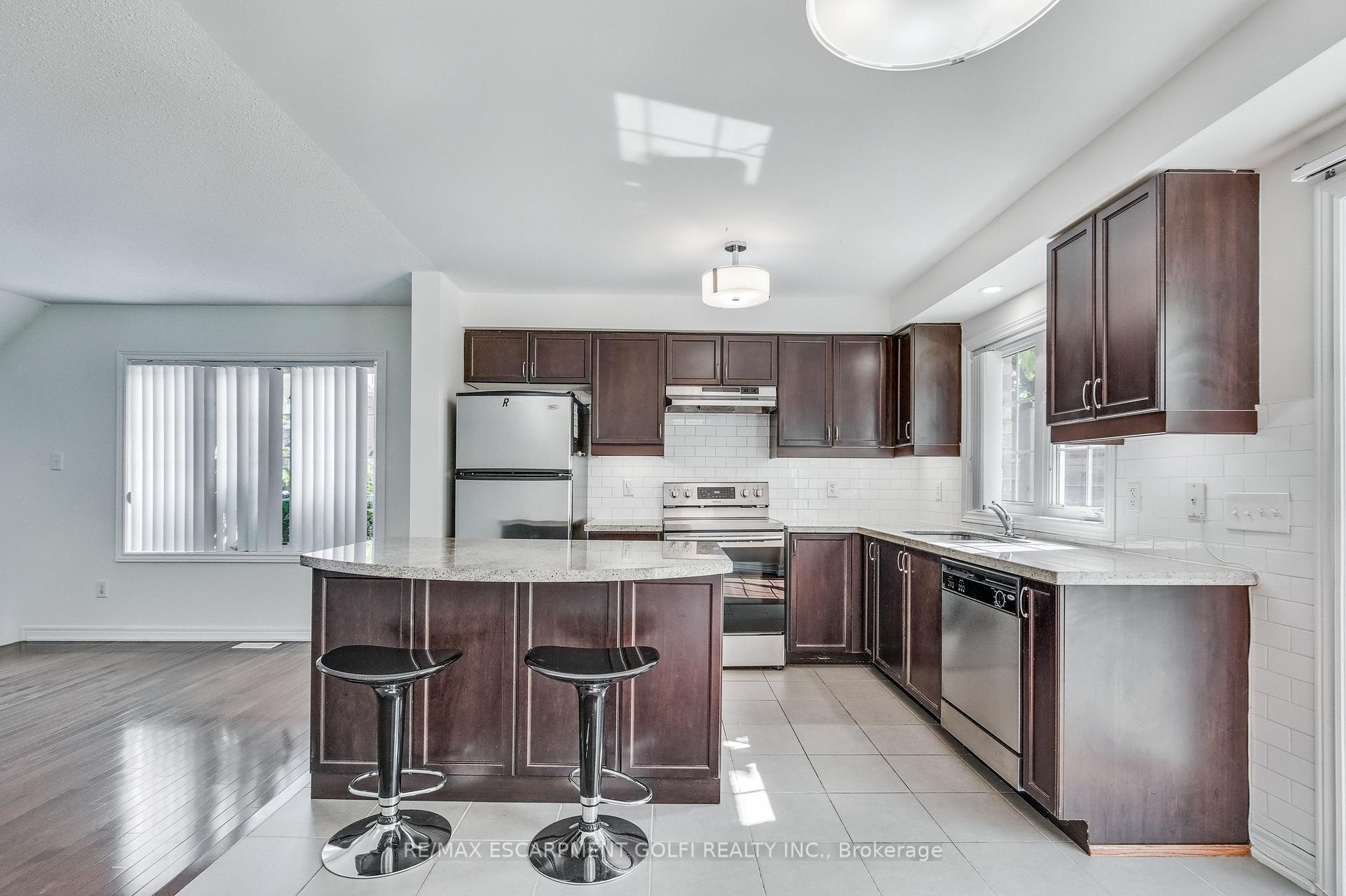 Photo 7 of Unit 43, 233 Duskywing Way, Oakville, Bronte — HOMEH