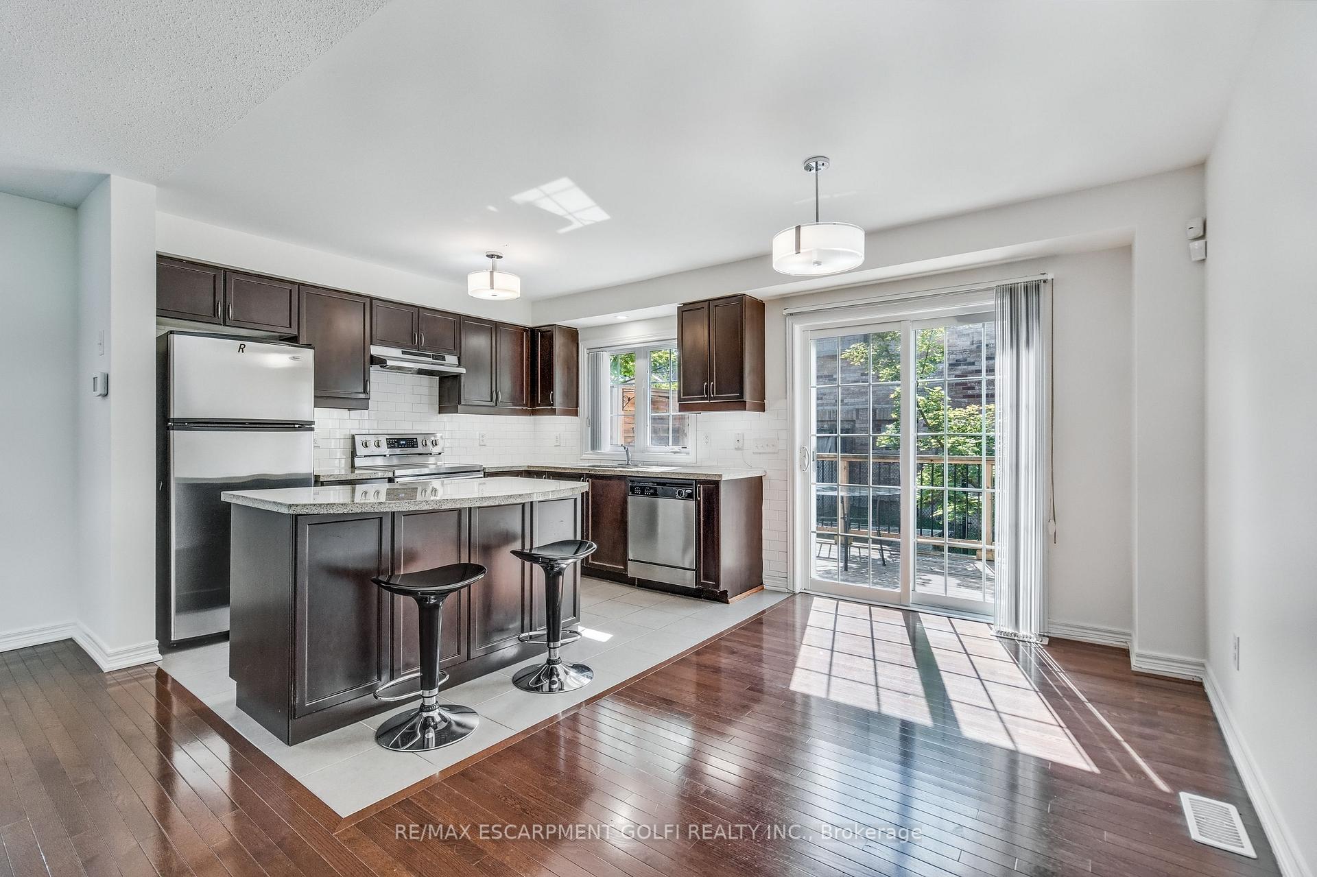 Photo 8 of Unit 43, 233 Duskywing Way, Oakville, Bronte — HOMEH