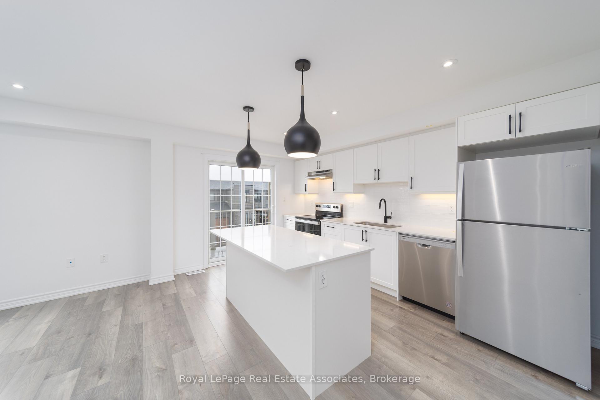 Photo 9 of 12 Hay Lane, Barrie, Rural Barrie Southeast — HOMEH