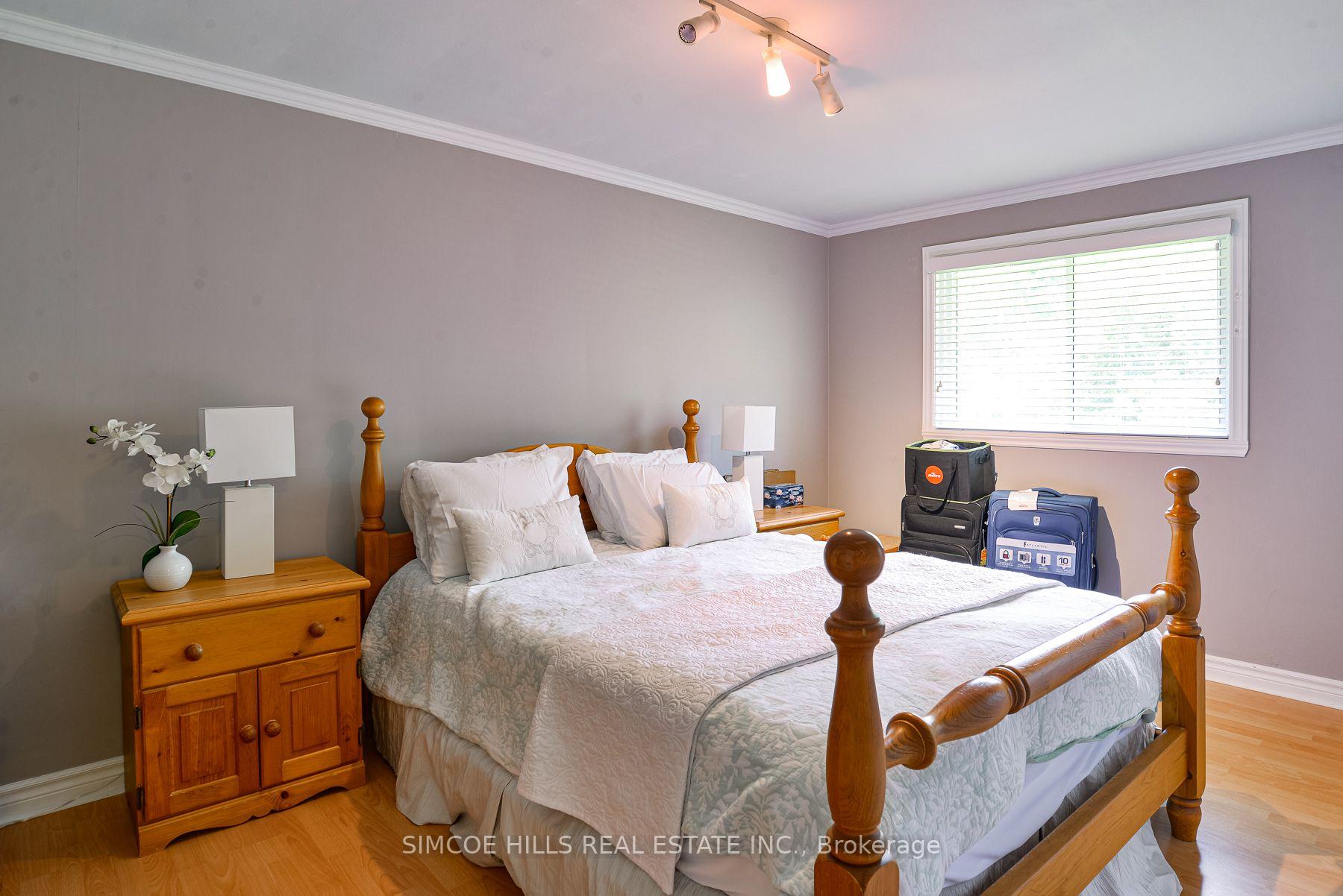 Photo 11 of 153 Matchedash Street N, Orillia — HOMEH