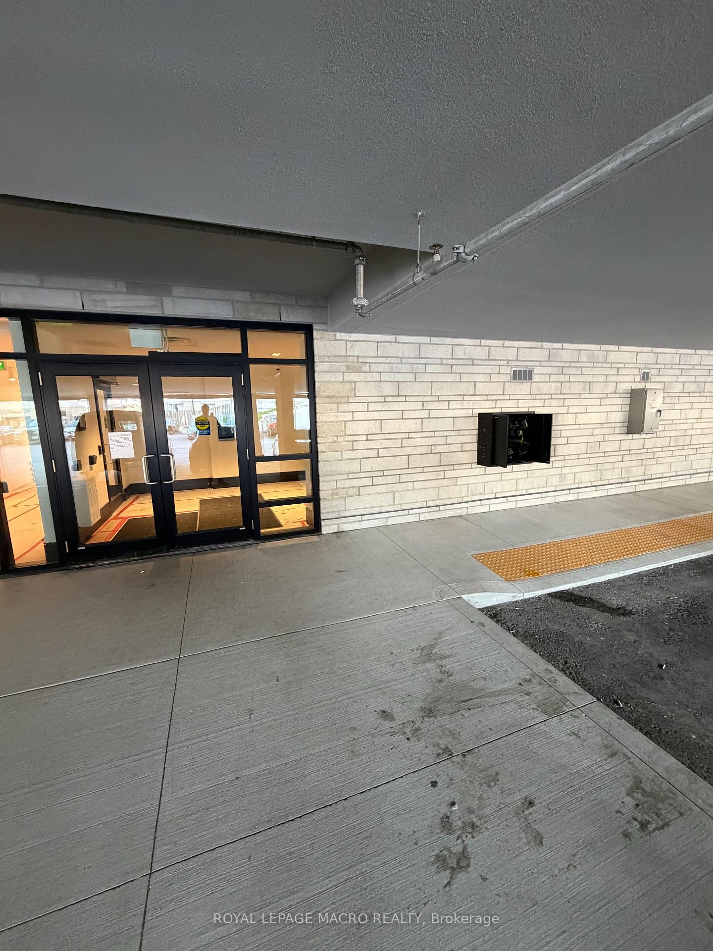 Photo 8 of Unit 1018, 461 Green Road, Hamilton, Lakeshore — HOMEH