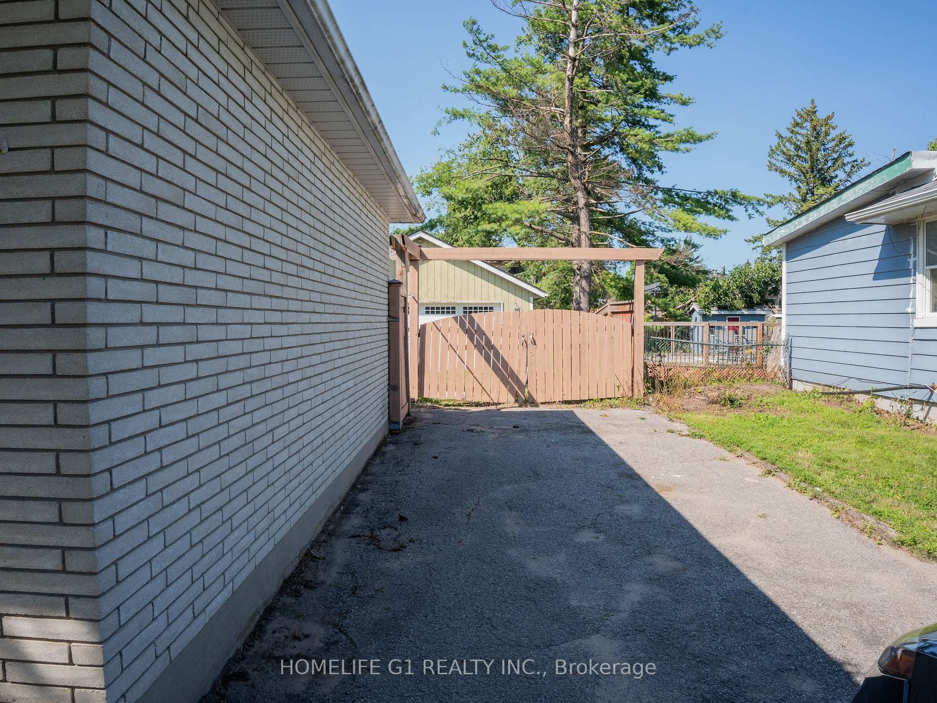 Photo 21 of 330 Grove Street E, Barrie, Grove East — HOMEH