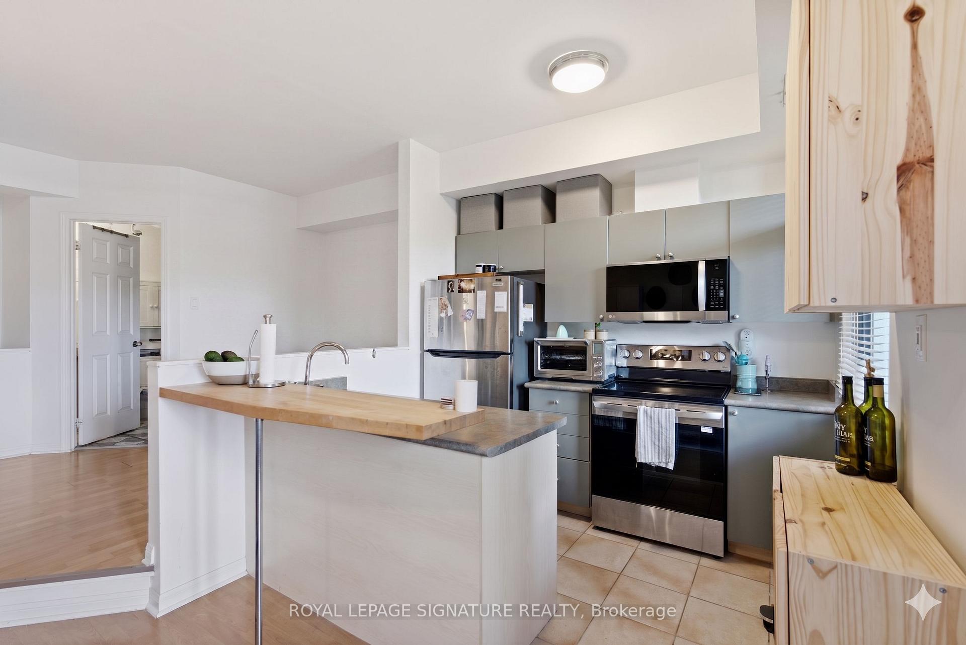 Photo 5 of Unit 413, 550 Front Street W, Toronto, Waterfront Communities — HOMEH