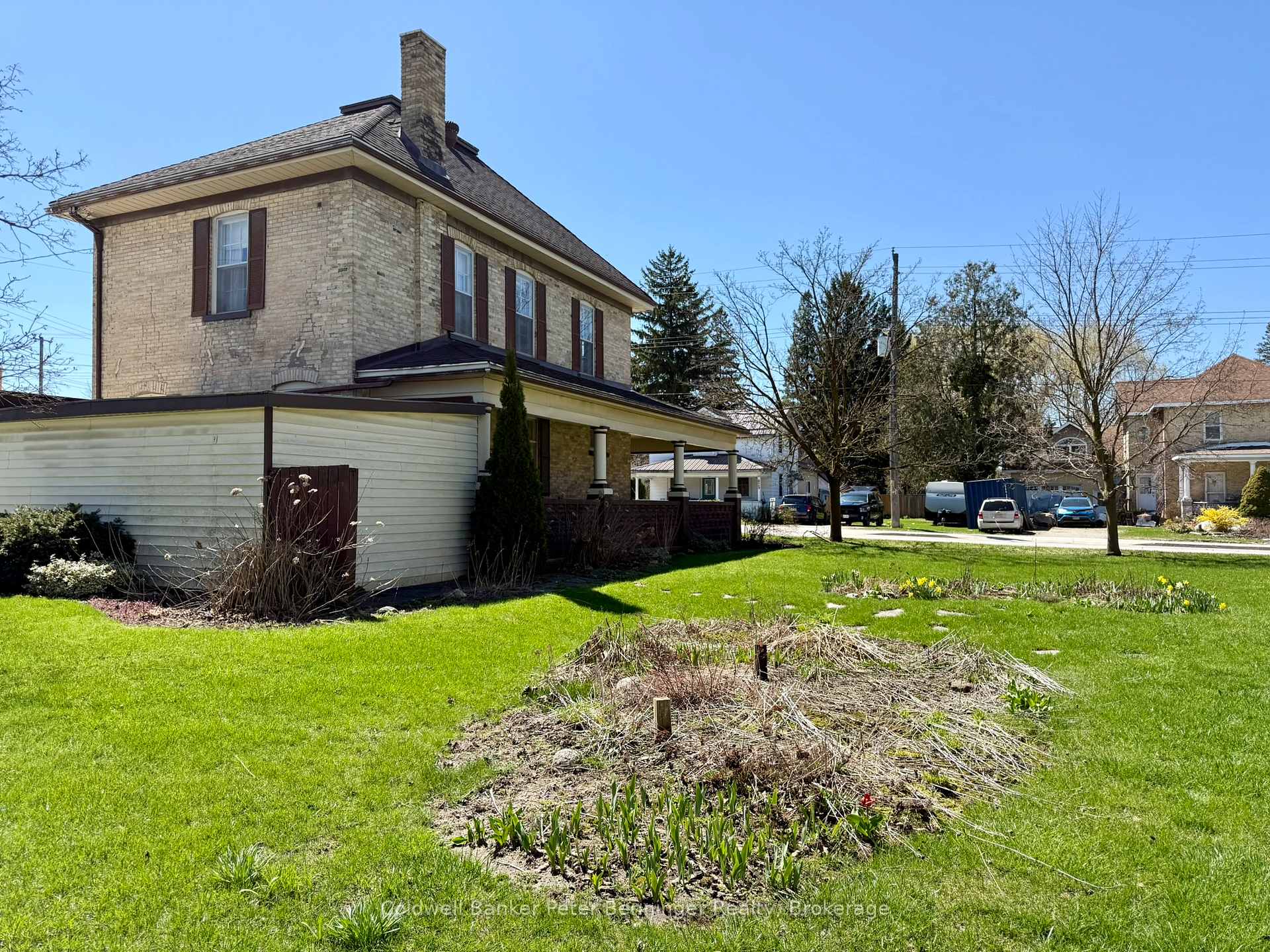 Photo 7 of 830 Yonge Street S, Brockton — HOMEH