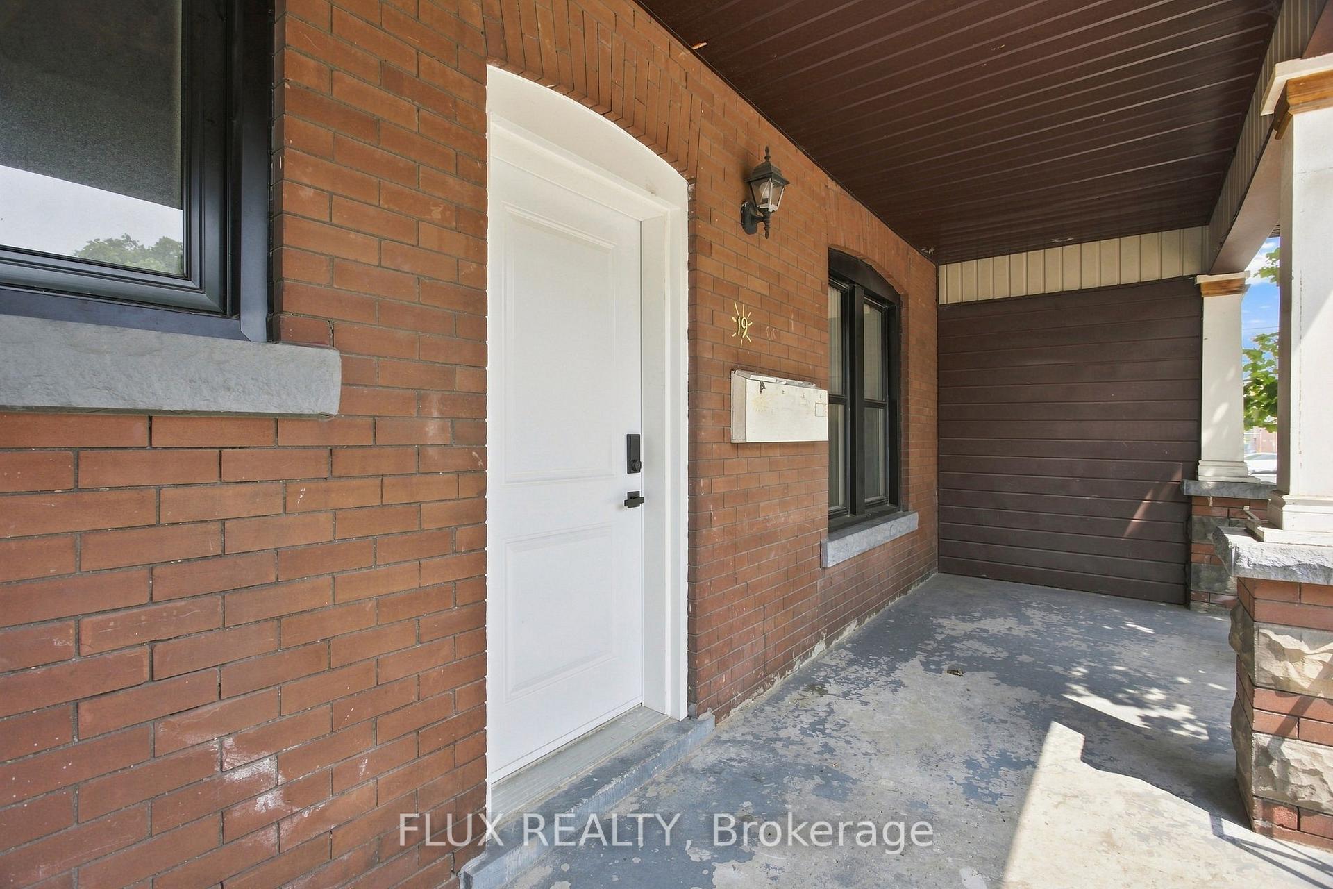 Photo 3 of 19 Lottridge Street, Hamilton, Stipley — HOMEH