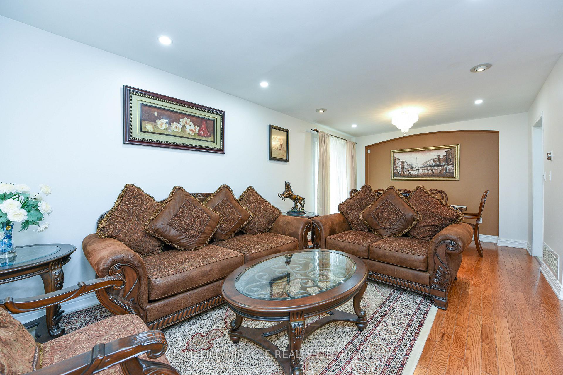Photo 4 of 113 Seclusion Crescent, Brampton, Sandringham-Wellington — HOMEH