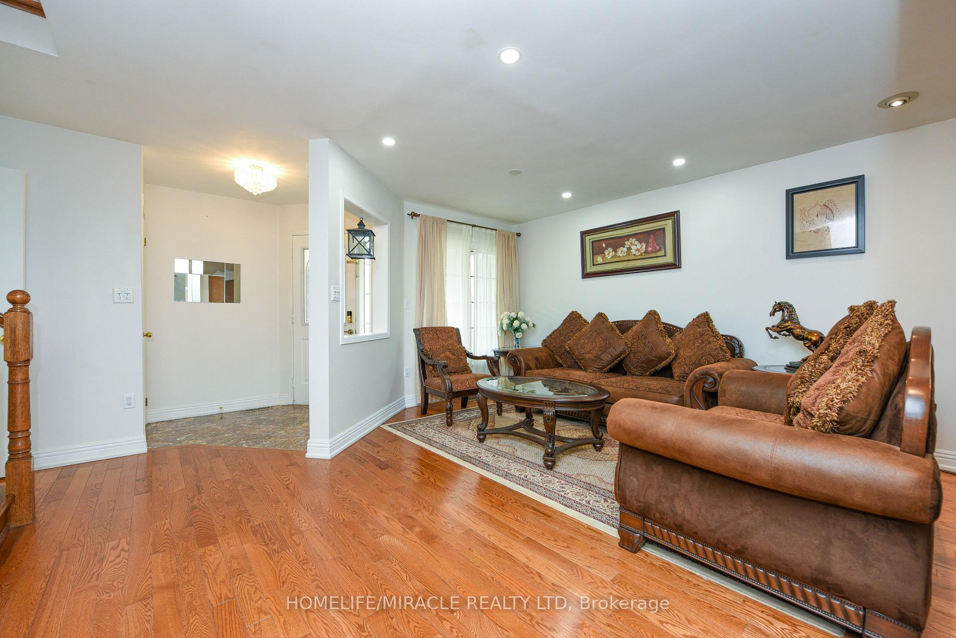 Photo 7 of 113 Seclusion Crescent, Brampton, Sandringham-Wellington — HOMEH