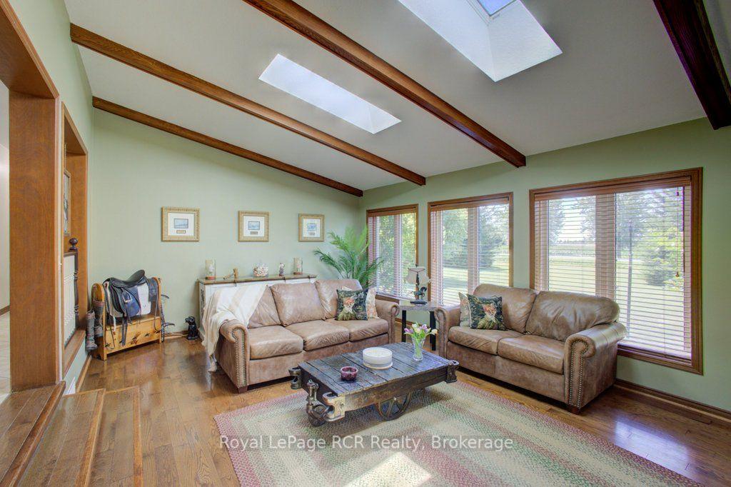 Photo 6 of 7195 Sixteenth Line, Mapleton, Rural Mapleton — HOMEH