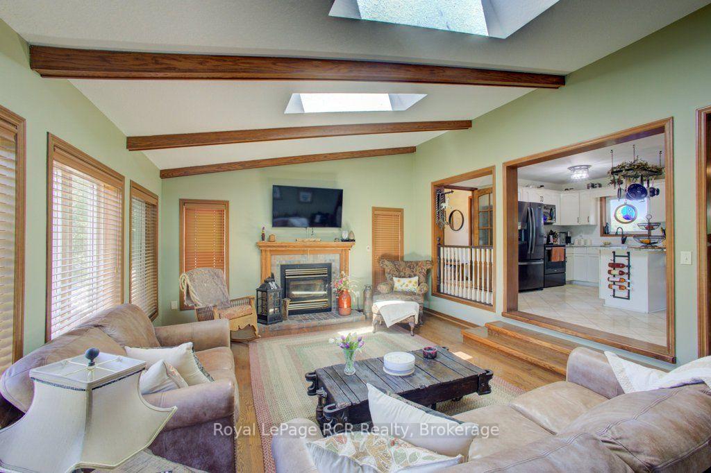 Photo 7 of 7195 Sixteenth Line, Mapleton, Rural Mapleton — HOMEH