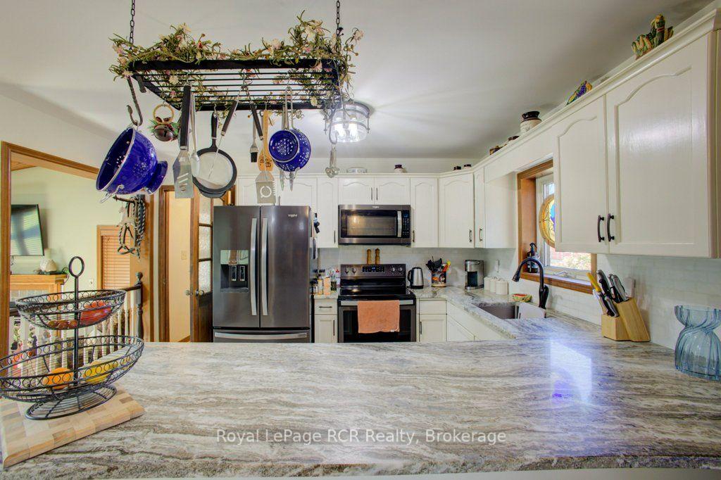 Photo 10 of 7195 Sixteenth Line, Mapleton, Rural Mapleton — HOMEH