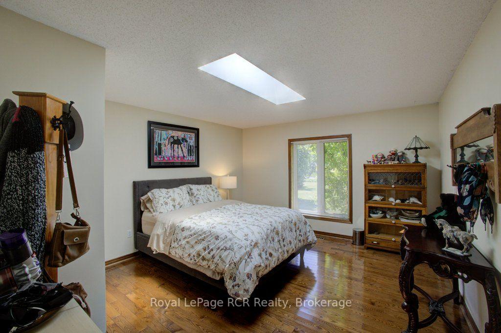 Photo 13 of 7195 Sixteenth Line, Mapleton, Rural Mapleton — HOMEH