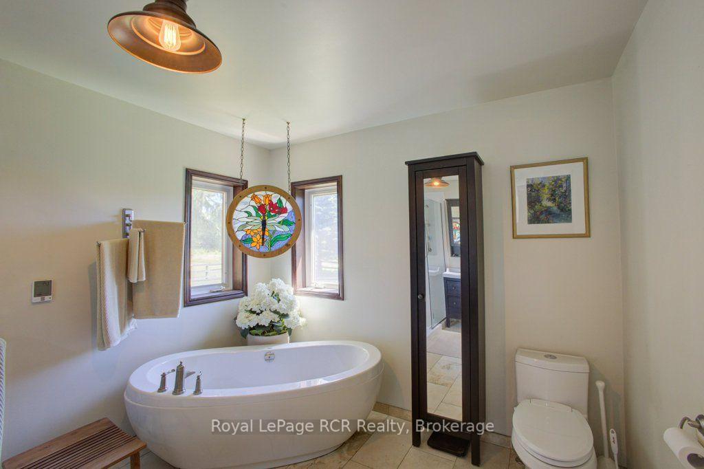 Photo 16 of 7195 Sixteenth Line, Mapleton, Rural Mapleton — HOMEH