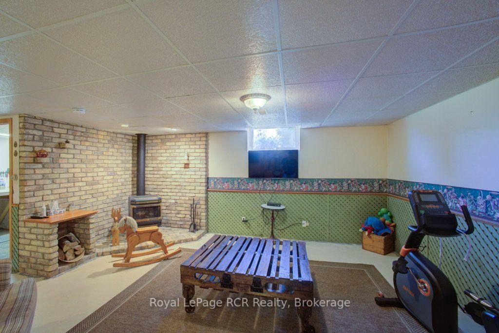 Photo 24 of 7195 Sixteenth Line, Mapleton, Rural Mapleton — HOMEH