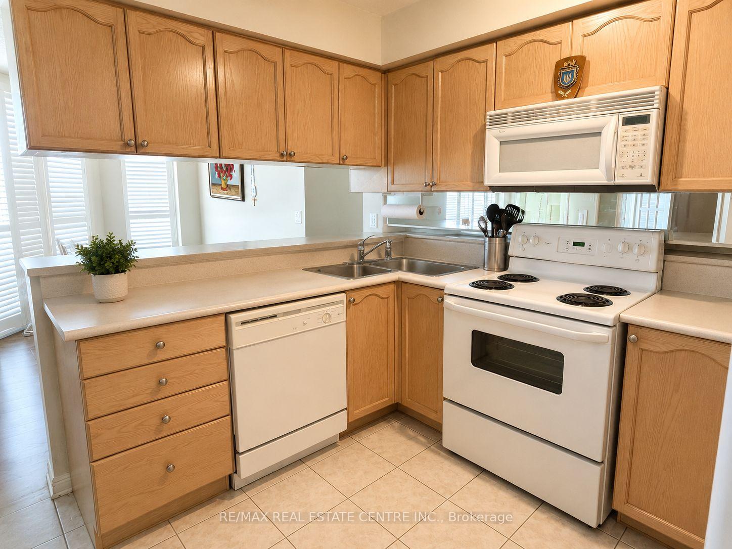 Photo 9 of Unit 302, 1140 parkwest Place, Mississauga, Lakeview — HOMEH