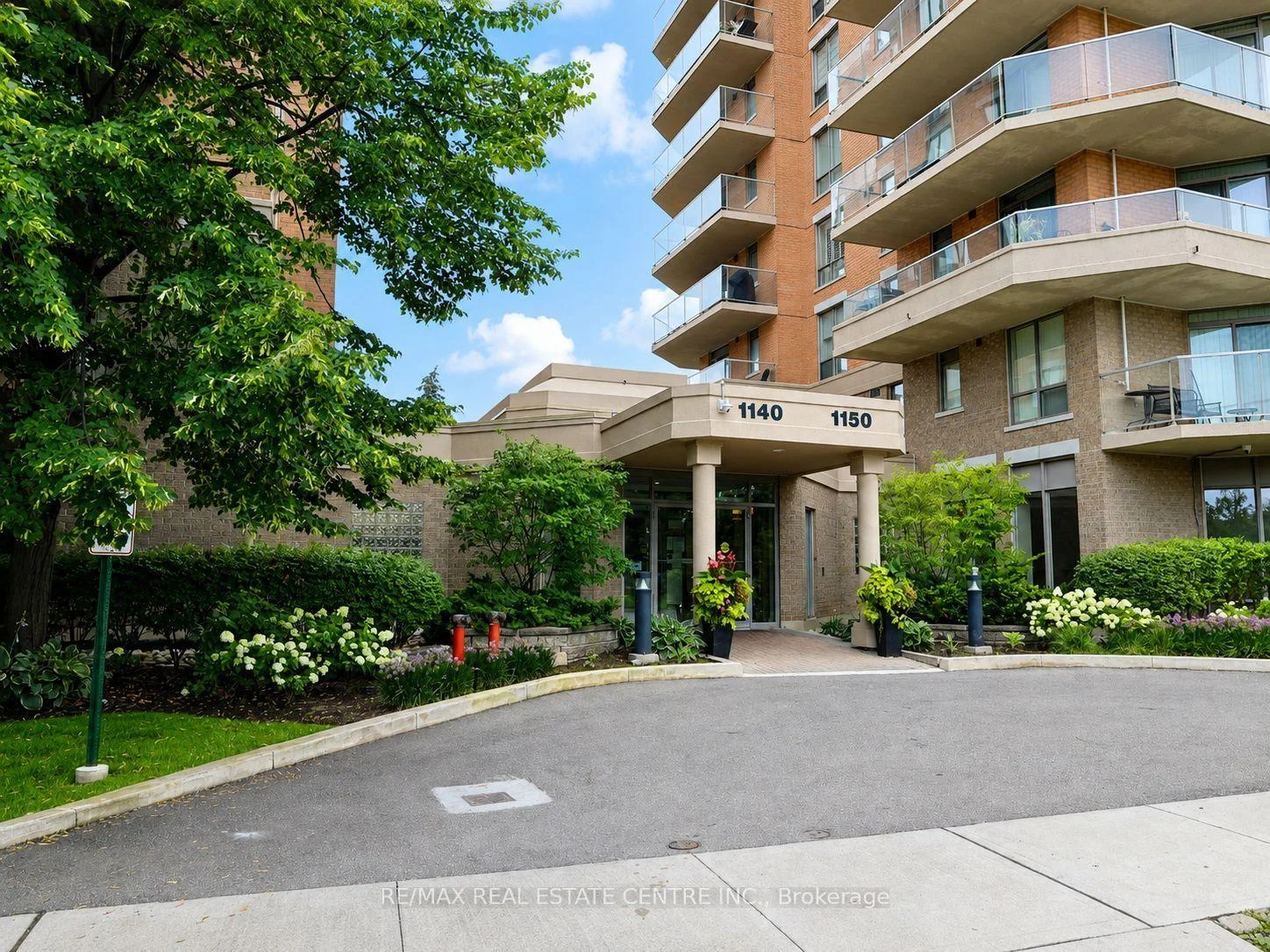 Photo 4 of Unit 302, 1140 parkwest Place, Mississauga, Lakeview — HOMEH