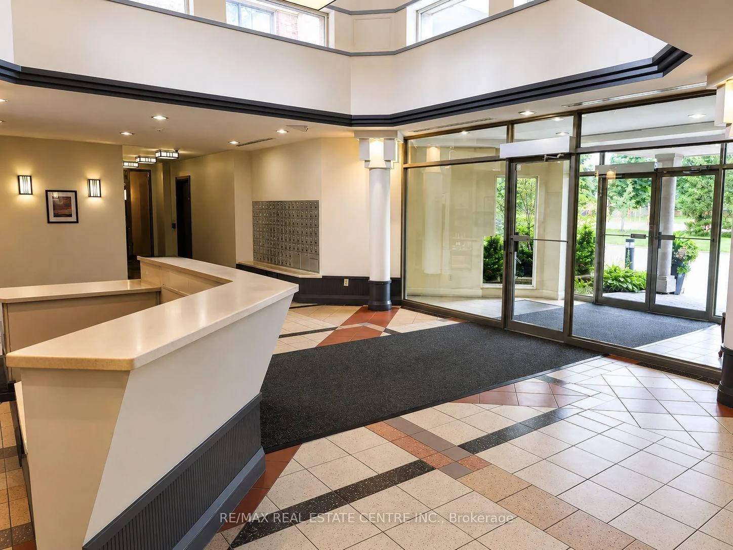 Photo 6 of Unit 302, 1140 parkwest Place, Mississauga, Lakeview — HOMEH