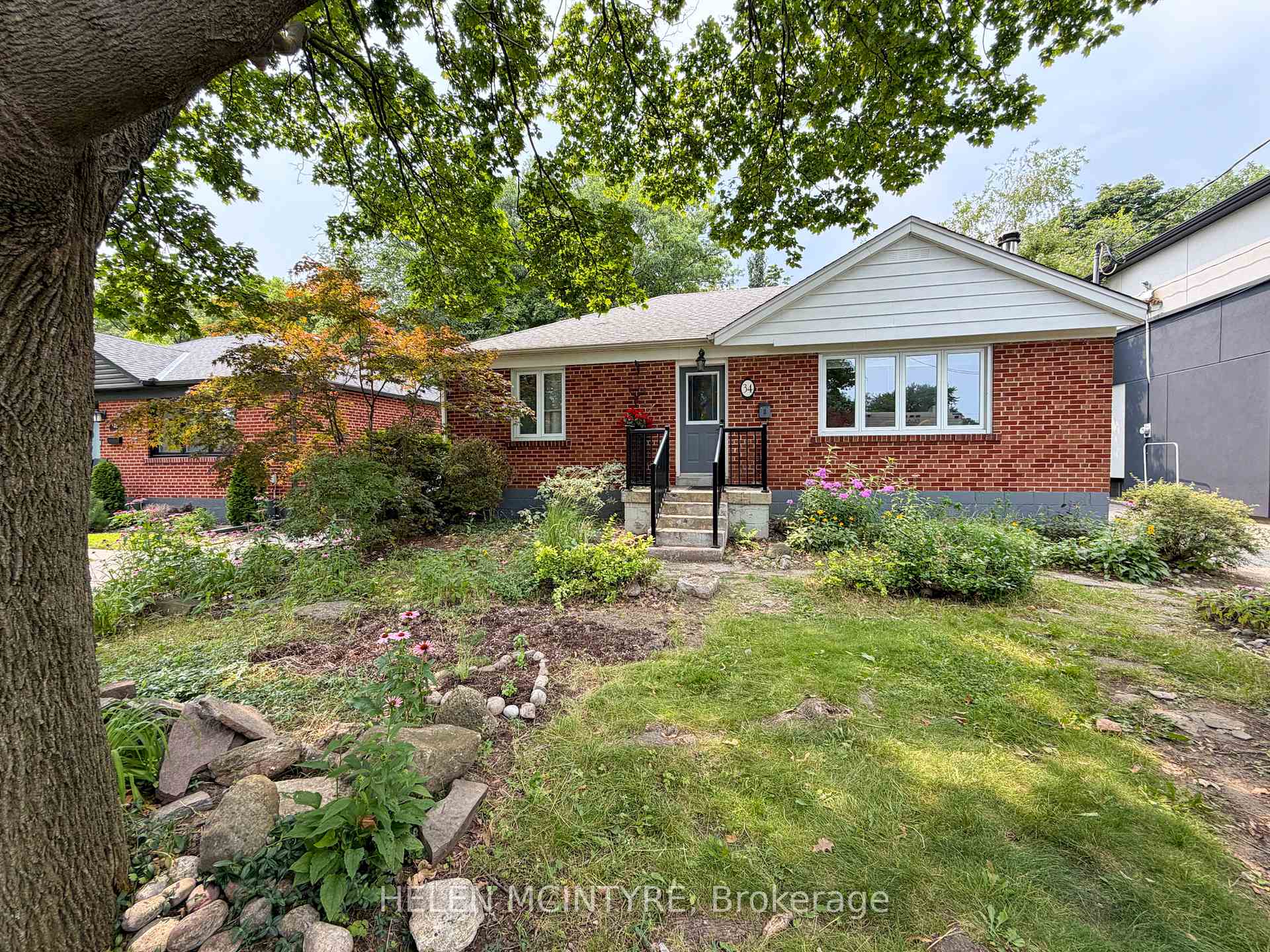 Photo 1 of 34 Dunning Crescent, Etobicoke, Alderwood — HOMEH