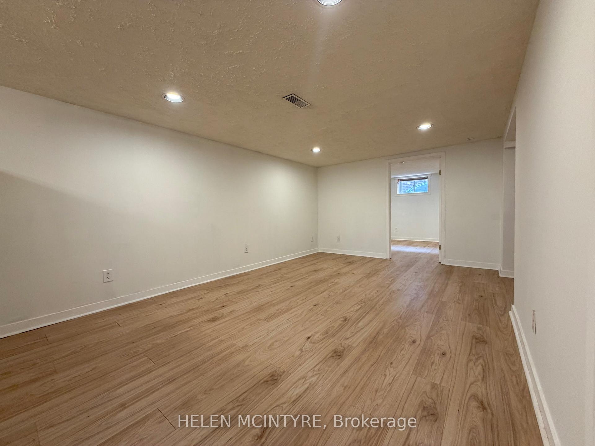 Photo 3 of 34 Dunning Crescent, Etobicoke, Alderwood — HOMEH