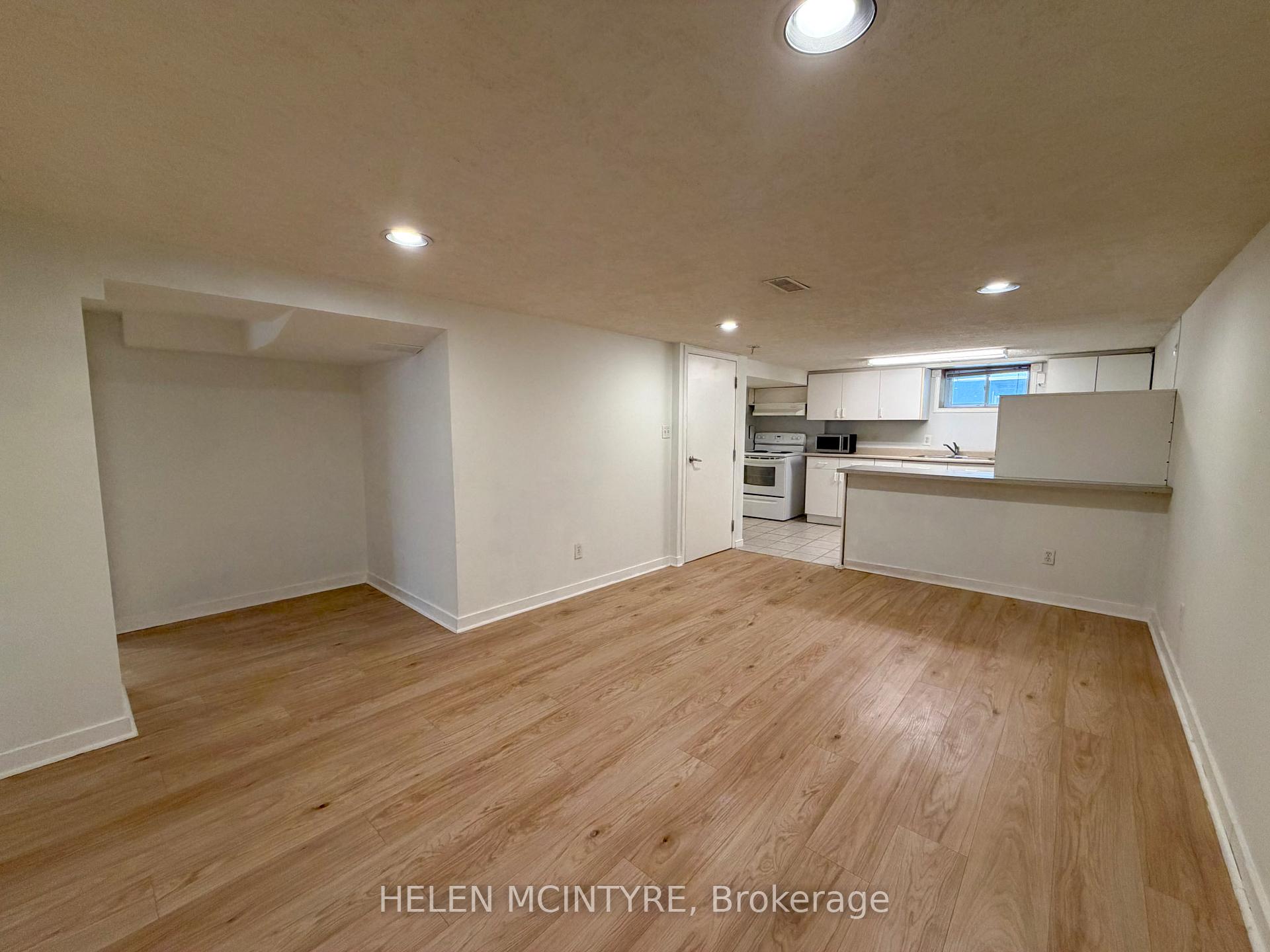 Photo 6 of 34 Dunning Crescent, Etobicoke, Alderwood — HOMEH