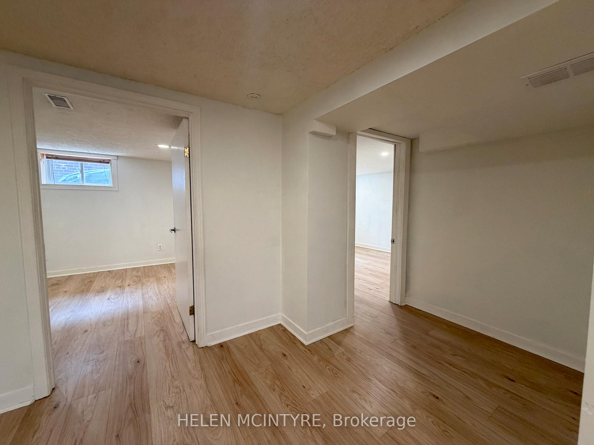 Photo 8 of 34 Dunning Crescent, Etobicoke, Alderwood — HOMEH