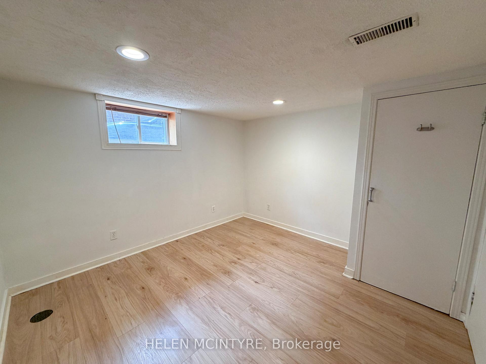 Photo 10 of 34 Dunning Crescent, Etobicoke, Alderwood — HOMEH