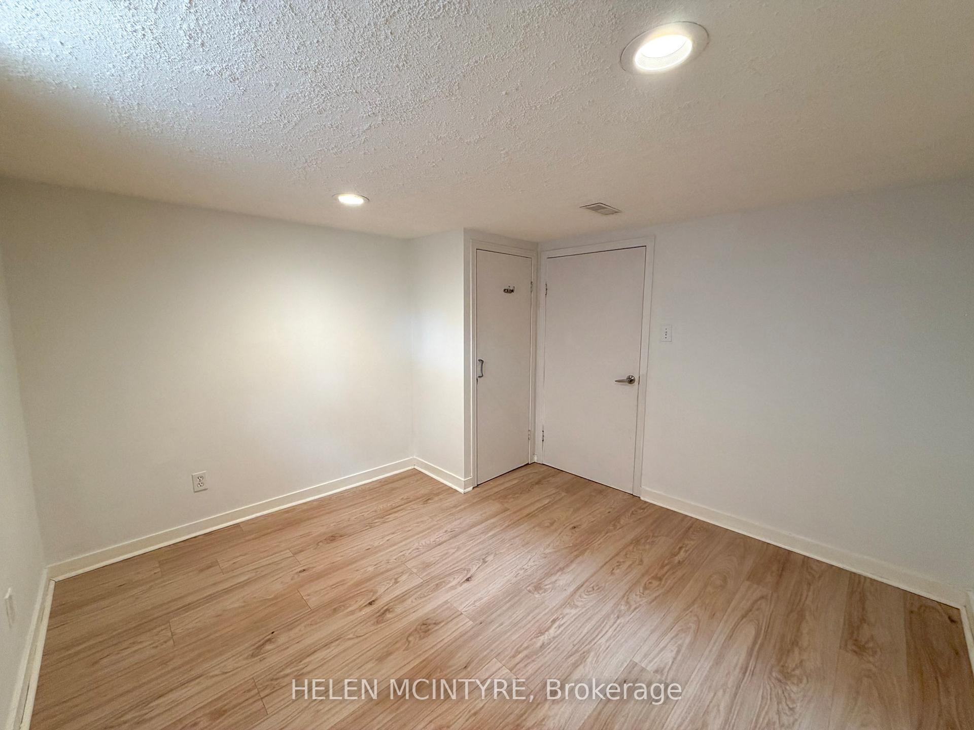 Photo 11 of 34 Dunning Crescent, Etobicoke, Alderwood — HOMEH