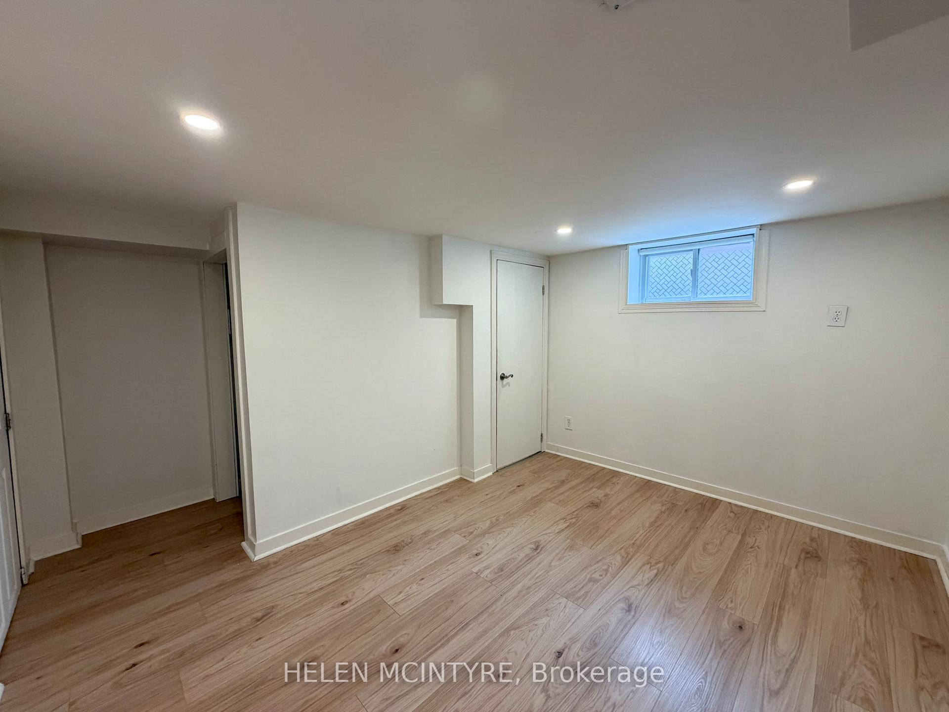 Photo 13 of 34 Dunning Crescent, Etobicoke, Alderwood — HOMEH