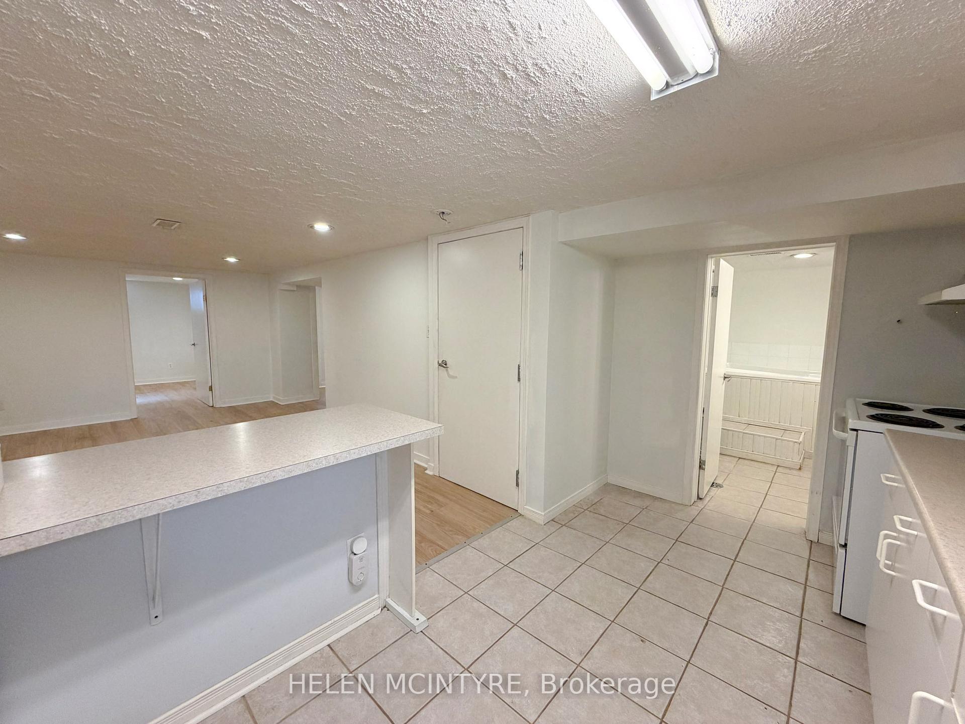 Photo 18 of 34 Dunning Crescent, Etobicoke, Alderwood — HOMEH