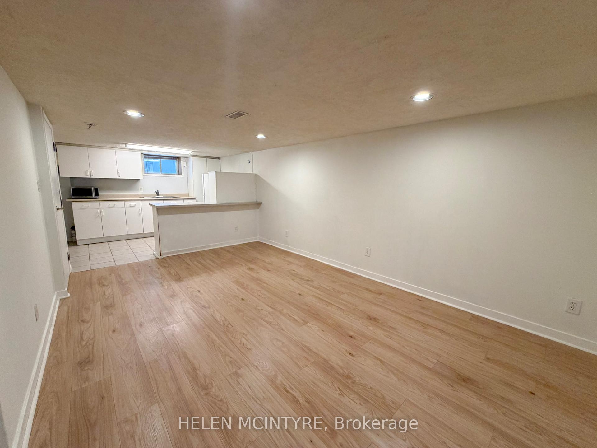 Photo 19 of 34 Dunning Crescent, Etobicoke, Alderwood — HOMEH