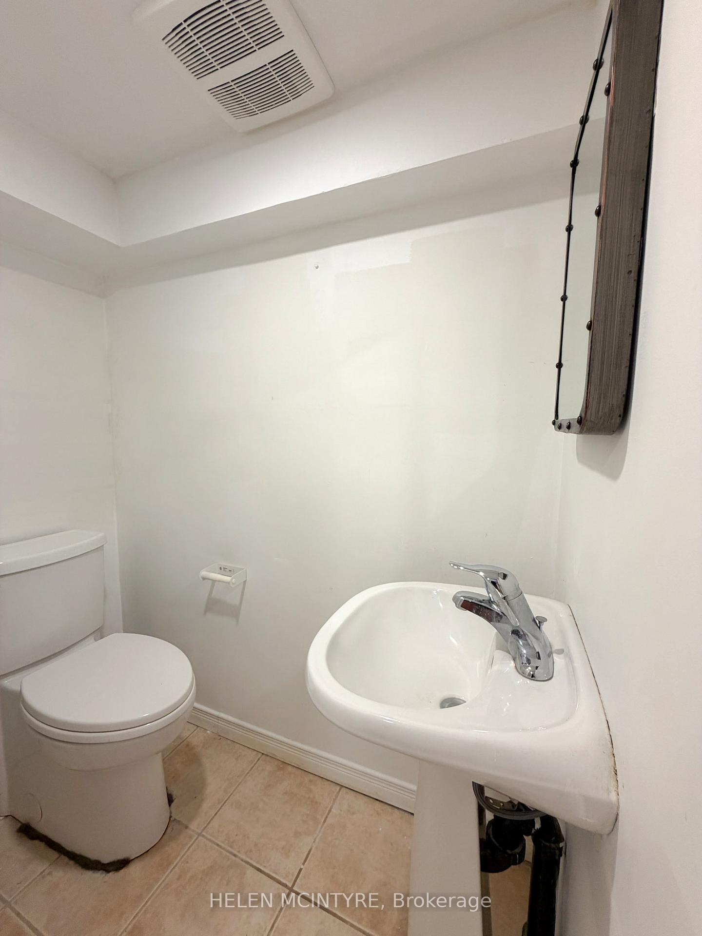 Photo 20 of 34 Dunning Crescent, Etobicoke, Alderwood — HOMEH