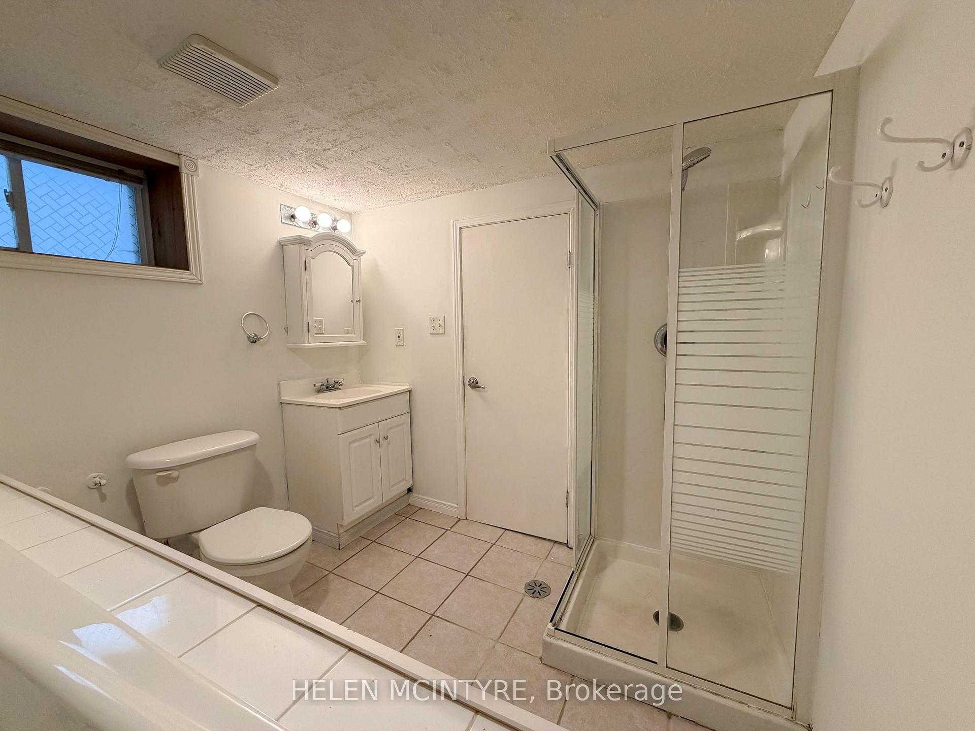 Photo 22 of 34 Dunning Crescent, Etobicoke, Alderwood — HOMEH