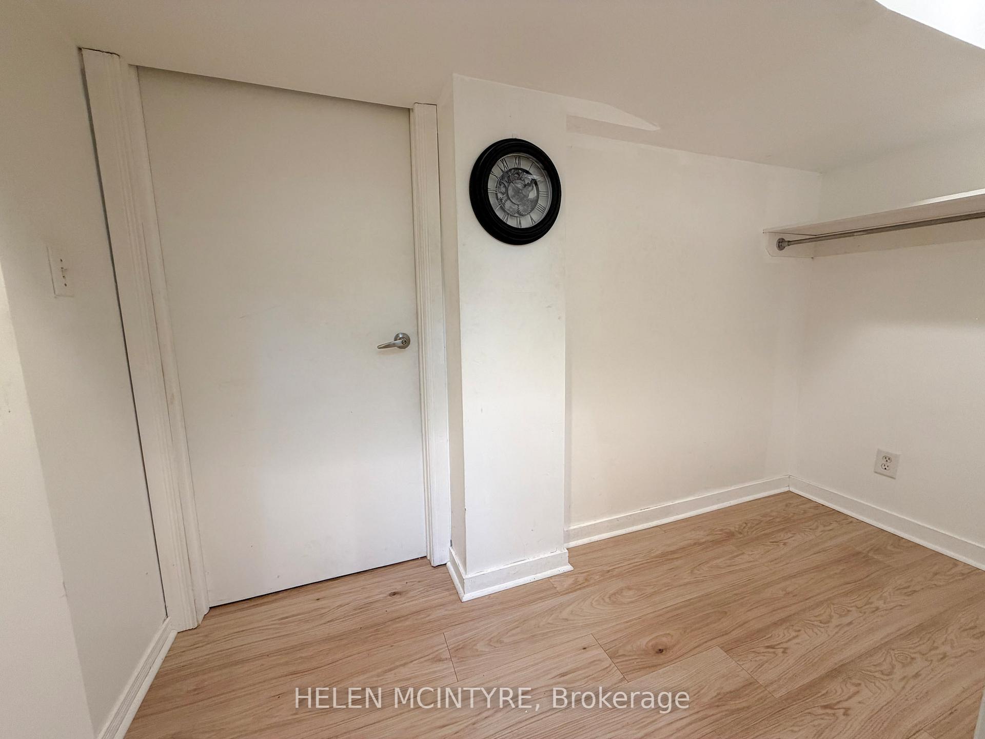 Photo 23 of 34 Dunning Crescent, Etobicoke, Alderwood — HOMEH