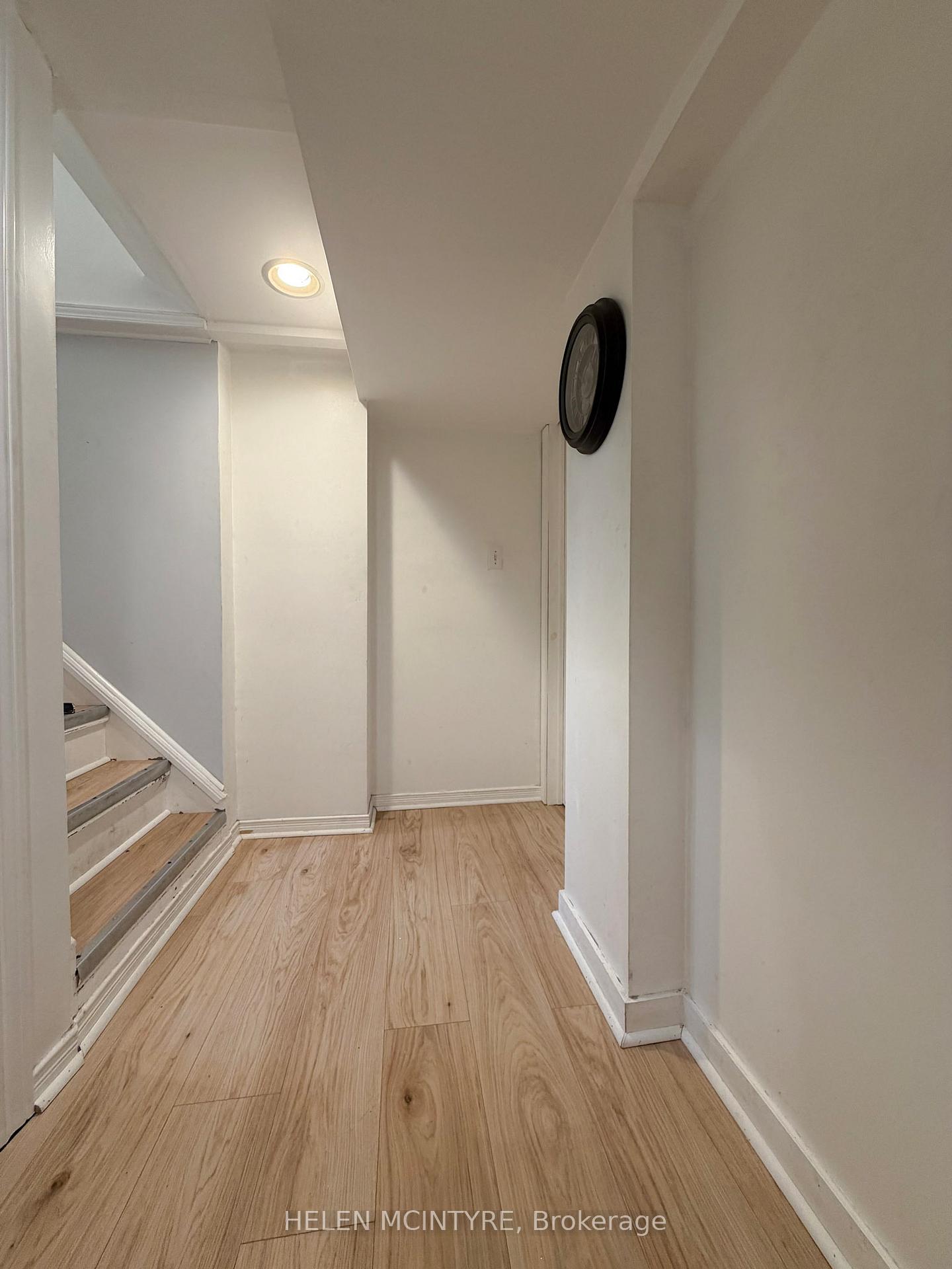 Photo 24 of 34 Dunning Crescent, Etobicoke, Alderwood — HOMEH