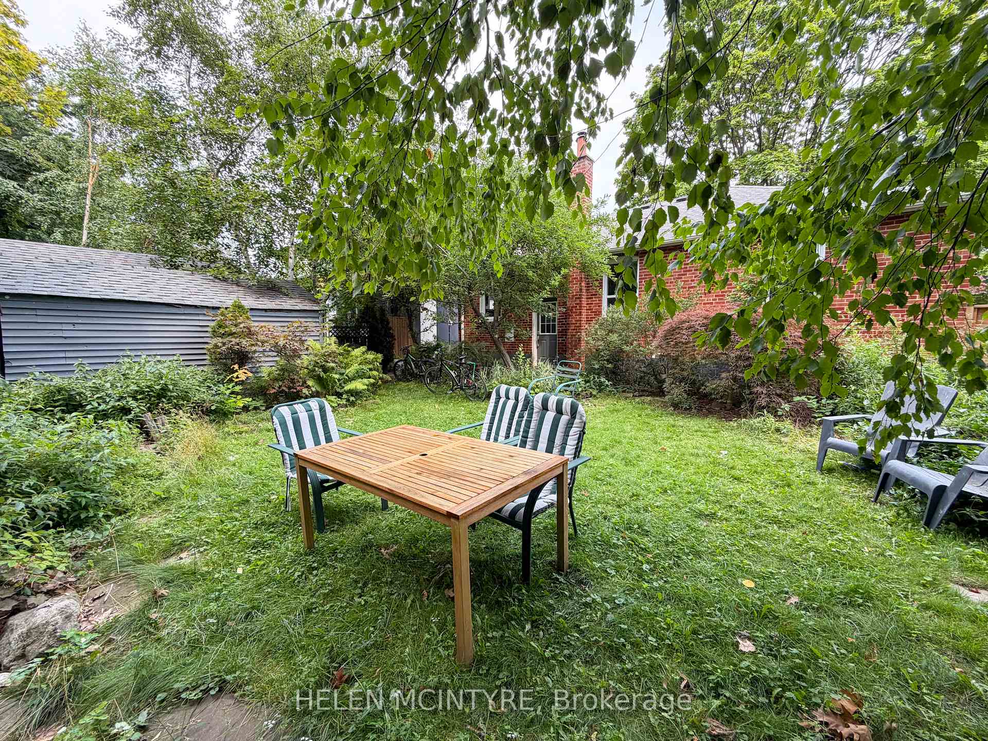 Photo 27 of 34 Dunning Crescent, Etobicoke, Alderwood — HOMEH