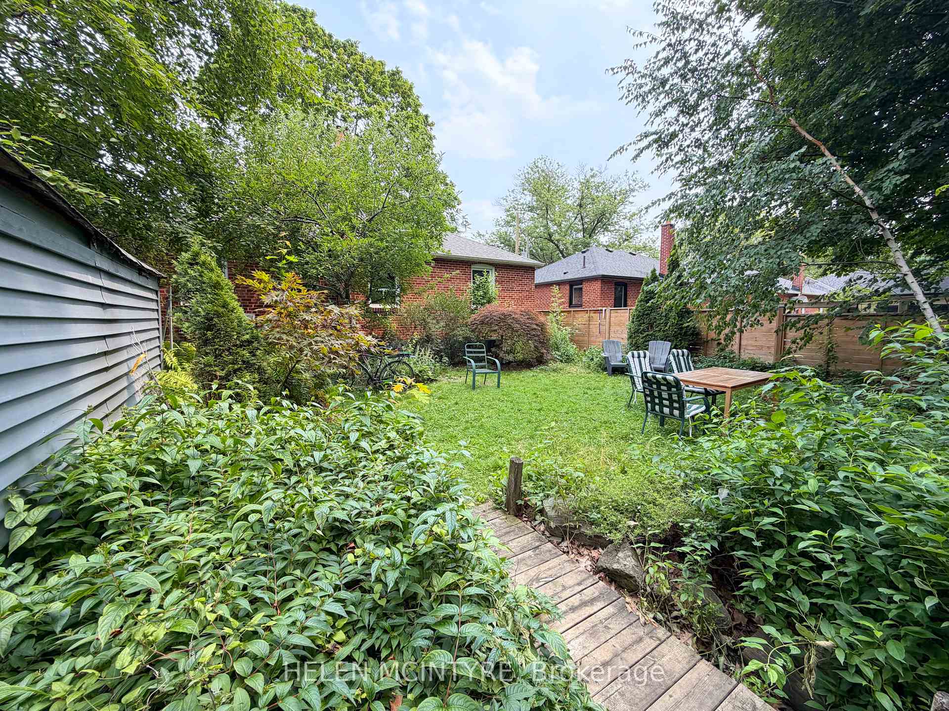 Photo 29 of 34 Dunning Crescent, Etobicoke, Alderwood — HOMEH