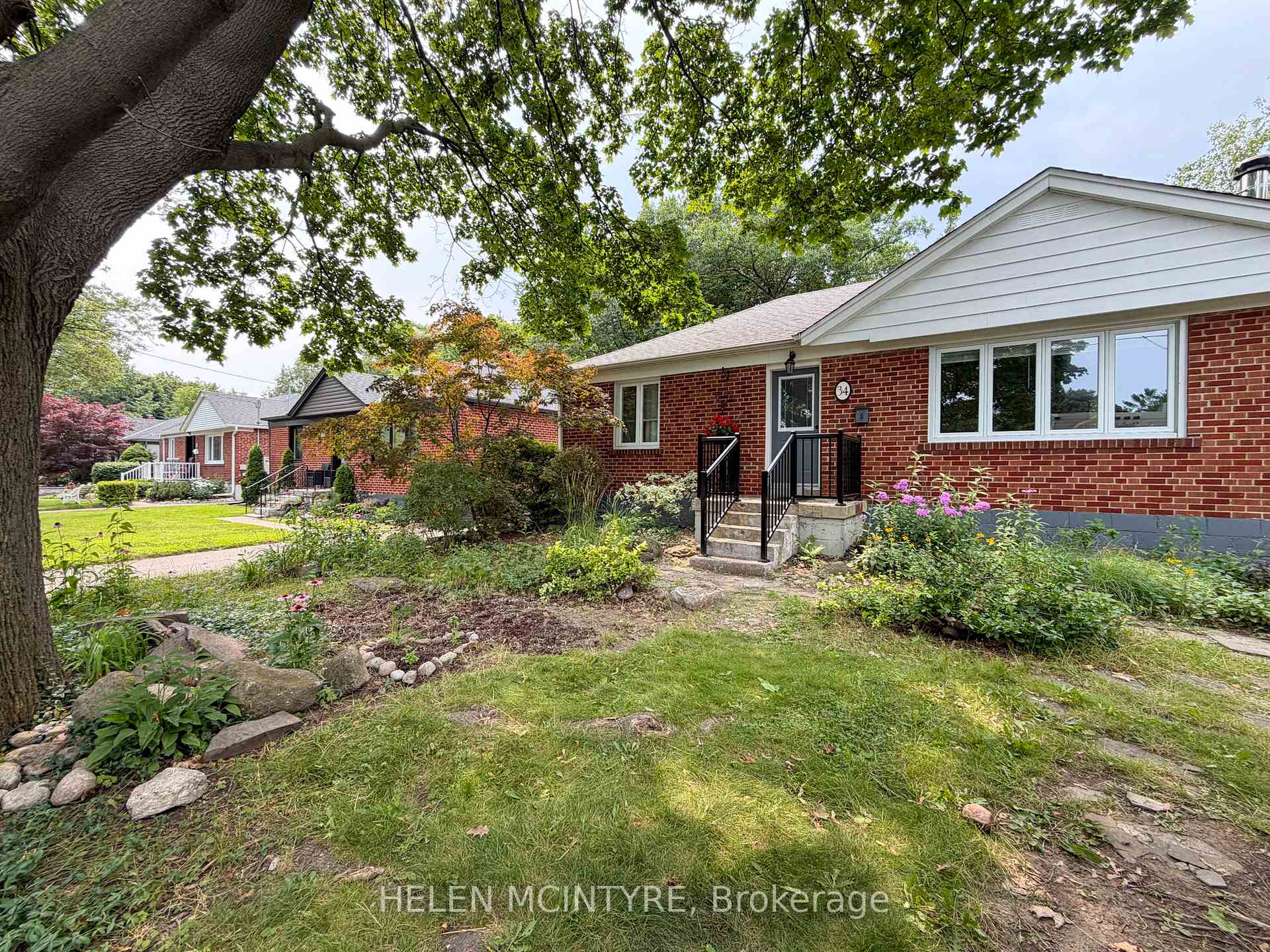 Photo 33 of 34 Dunning Crescent, Etobicoke, Alderwood — HOMEH