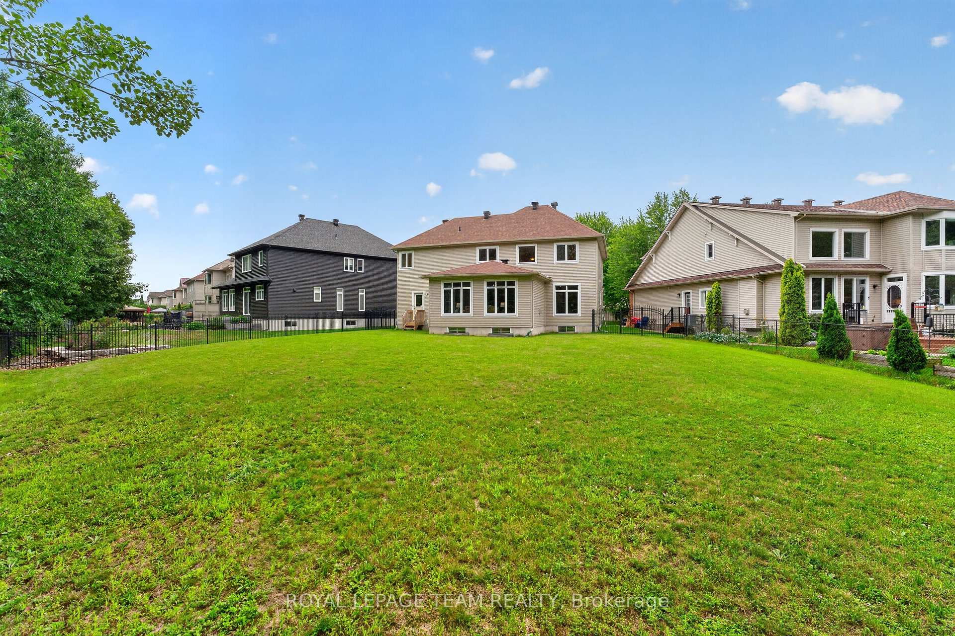 Photo 5 of 88 Osprey Crescent, Ottawa, Kanata - Bridlewood — HOMEH