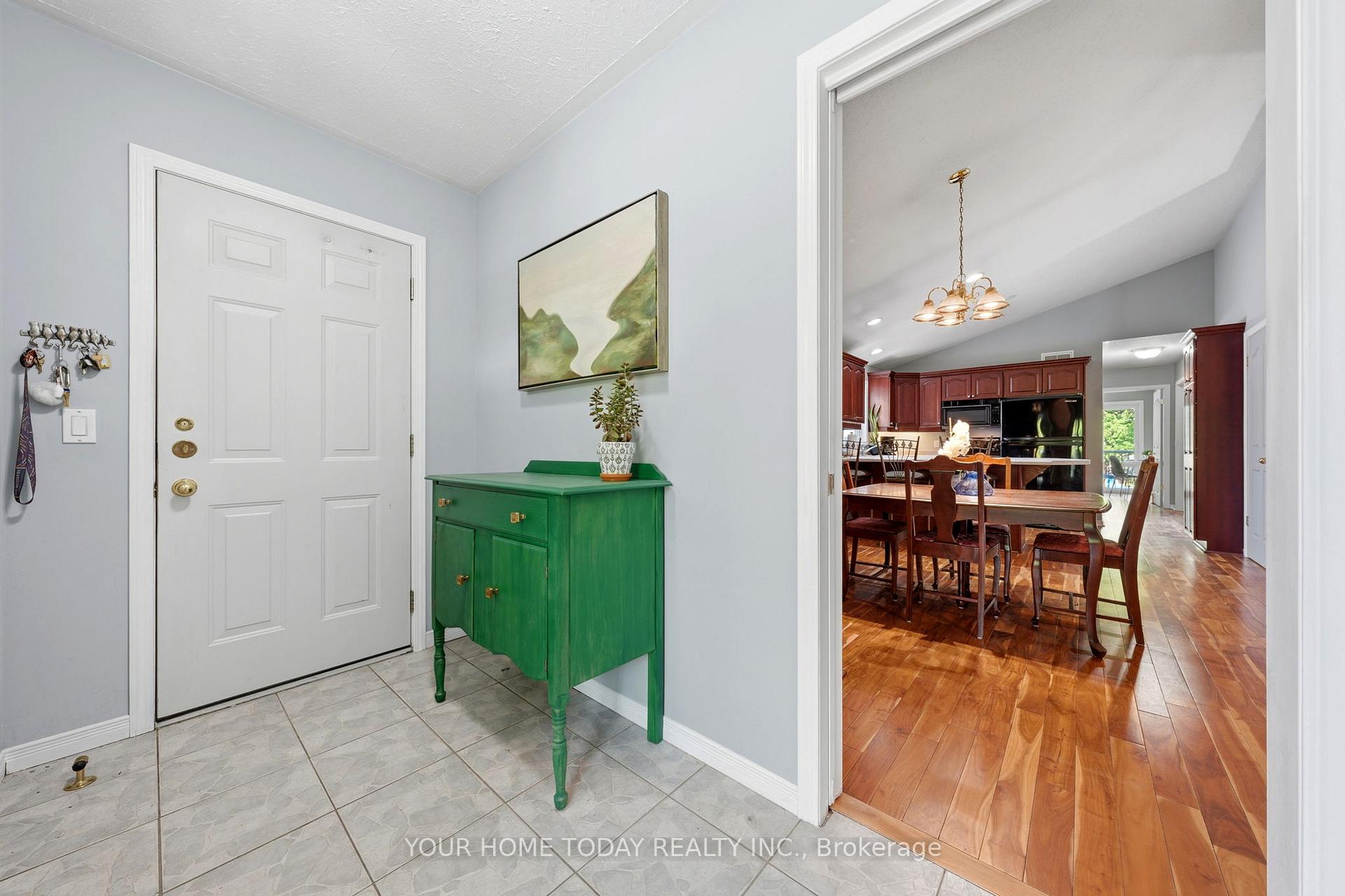 Photo 5 of 16 Normandy Boulevard, Halton Hills, Georgetown — HOMEH